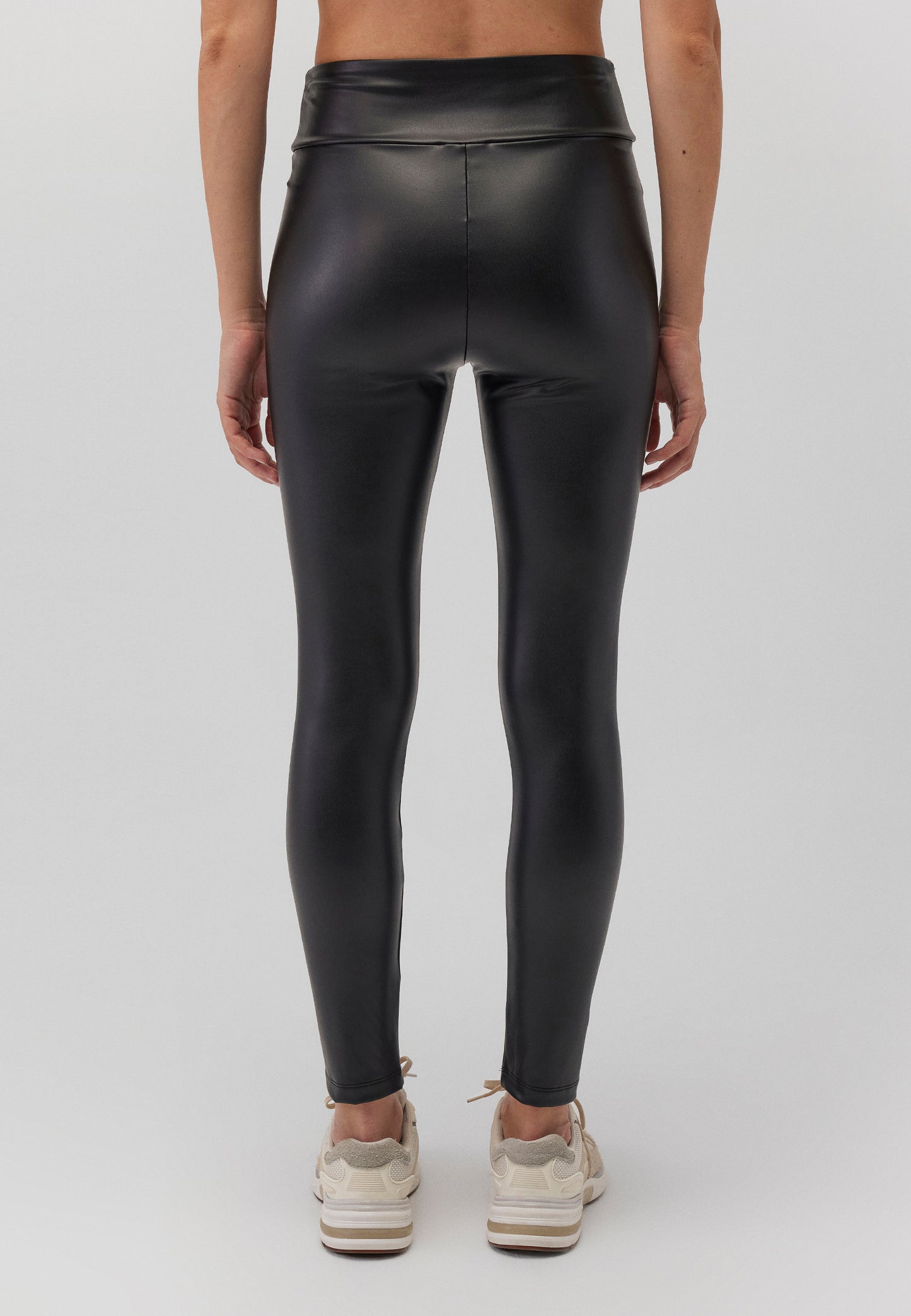 LEATHER LOOKING LEEGGINGS