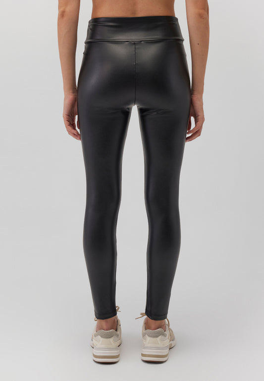 LEATHER LOOKING LEEGGINGS