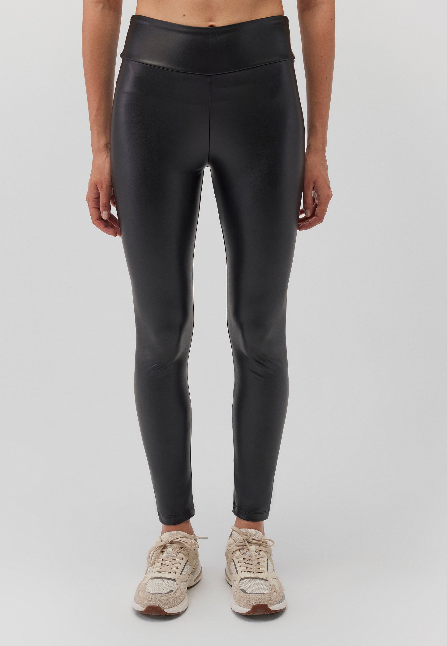 LEATHER LOOKING LEEGGINGS