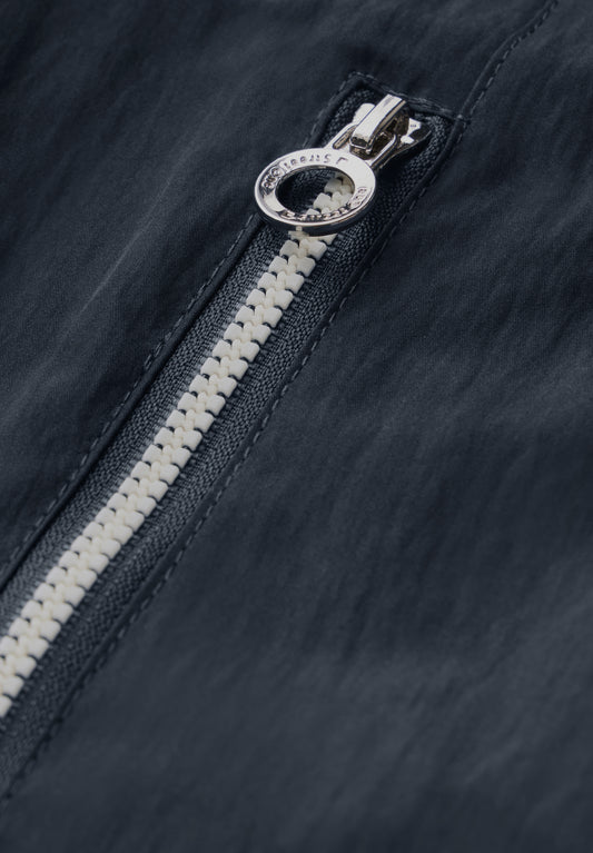 Moderner Windbreaker