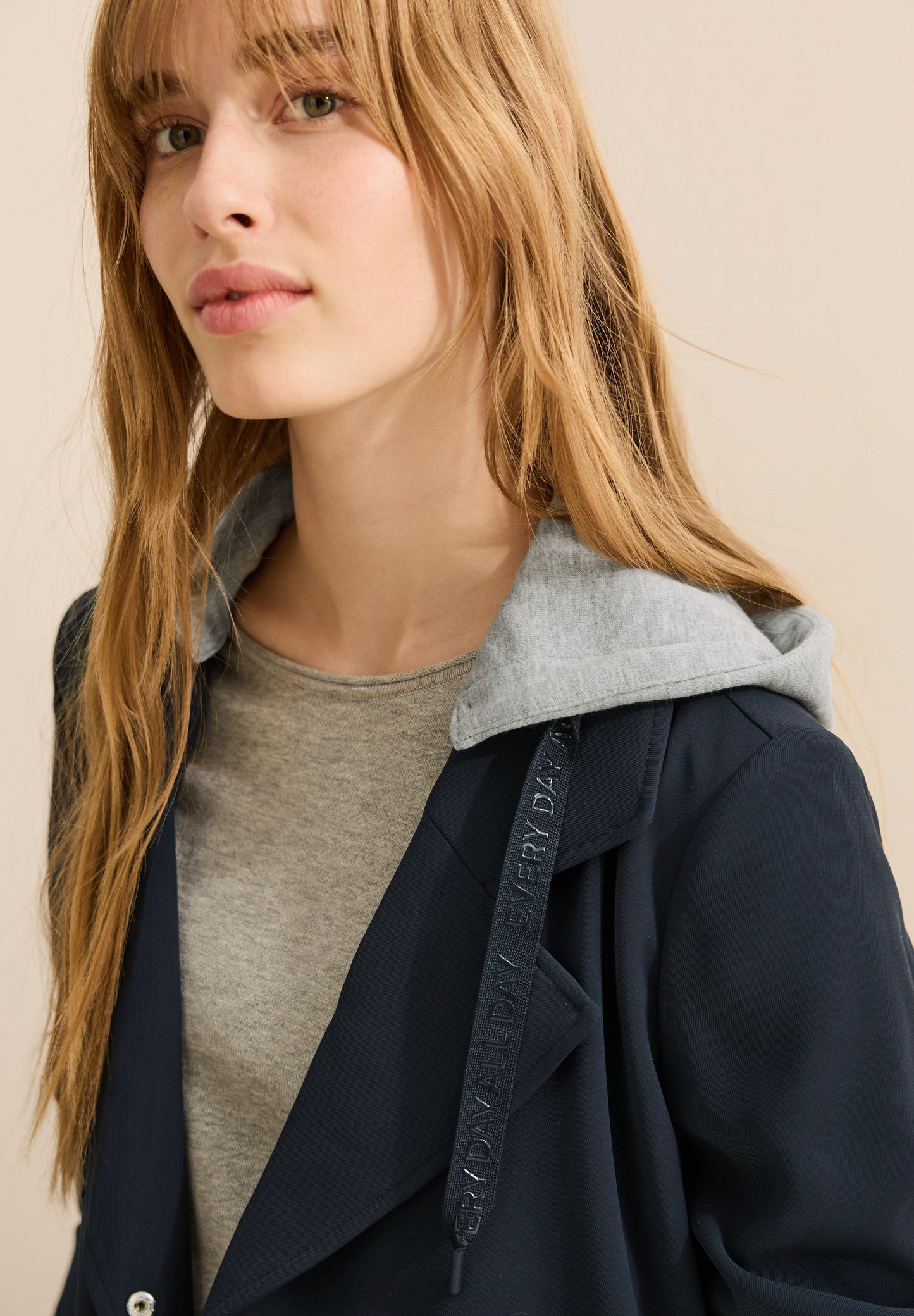 Trenchcoat mit Kapuze