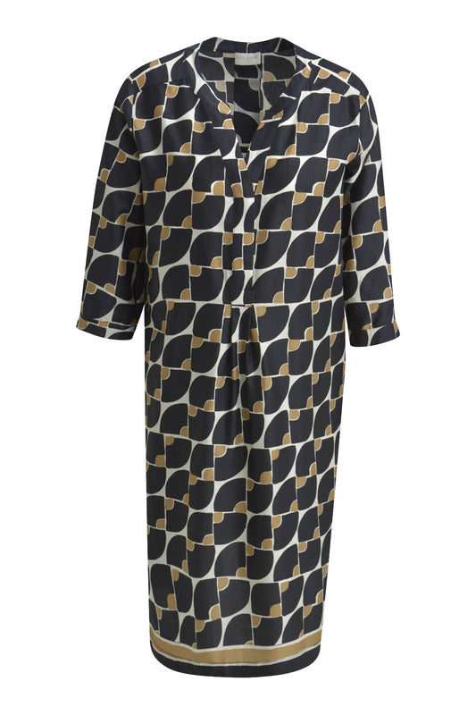 Dress w roundneck + short placket, 3/4 sleeves