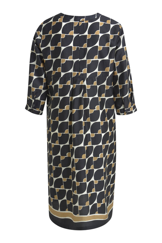 Dress w roundneck + short placket, 3/4 sleeves