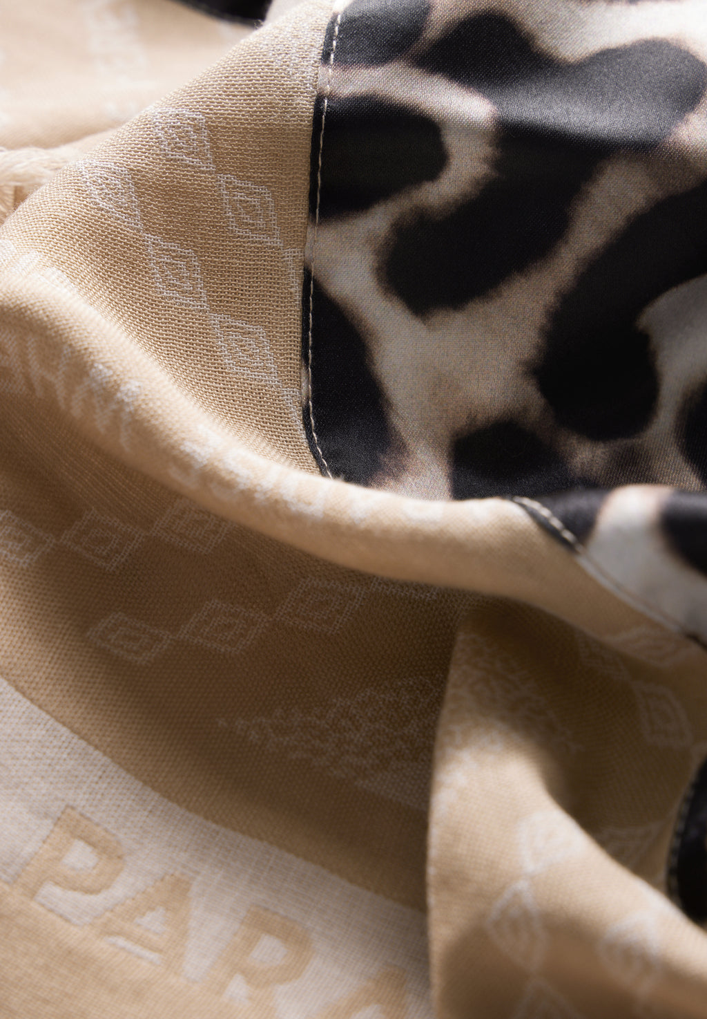 Gemustertes Dreieckstuch