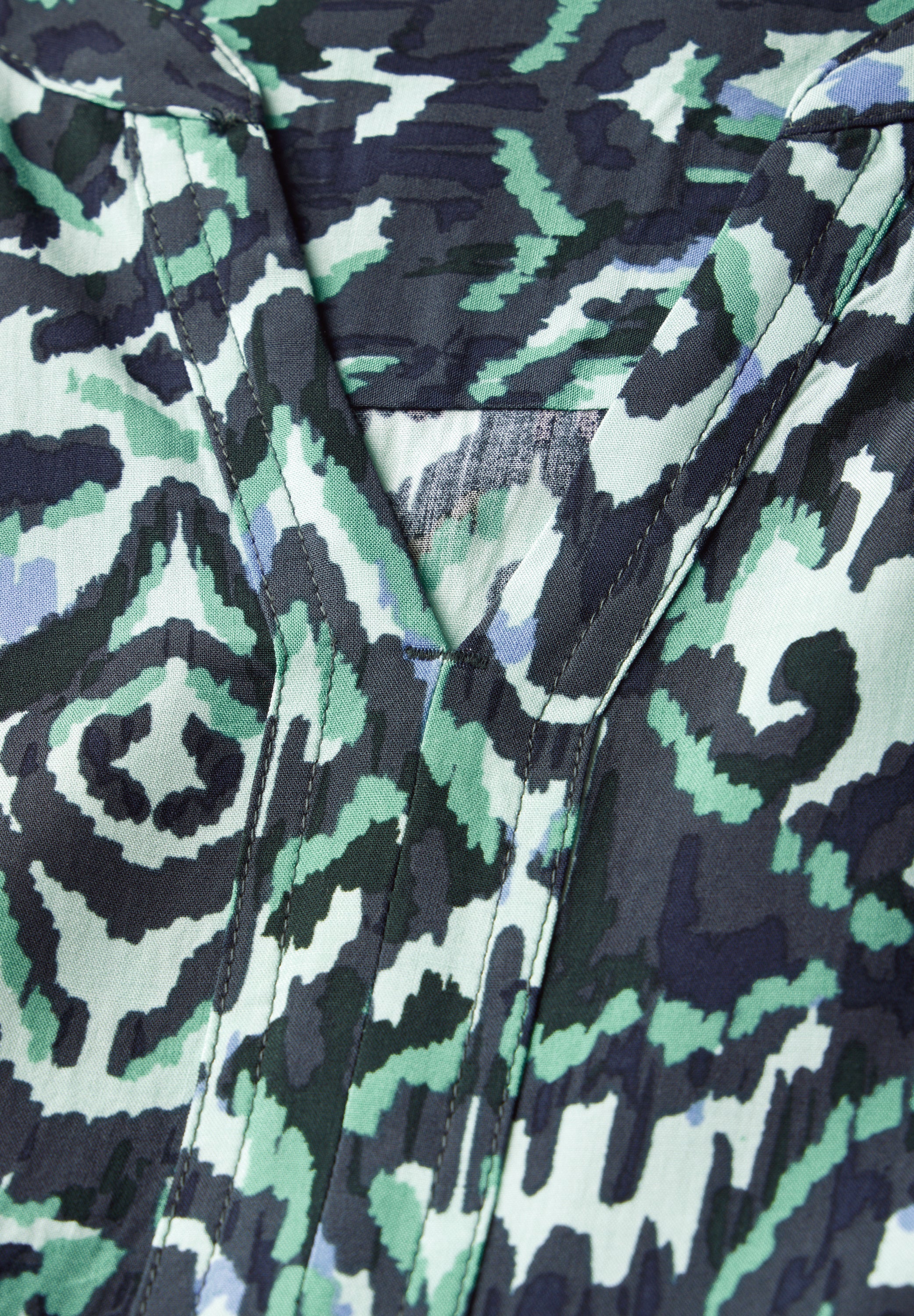 Gemustertes Volant-Kleid