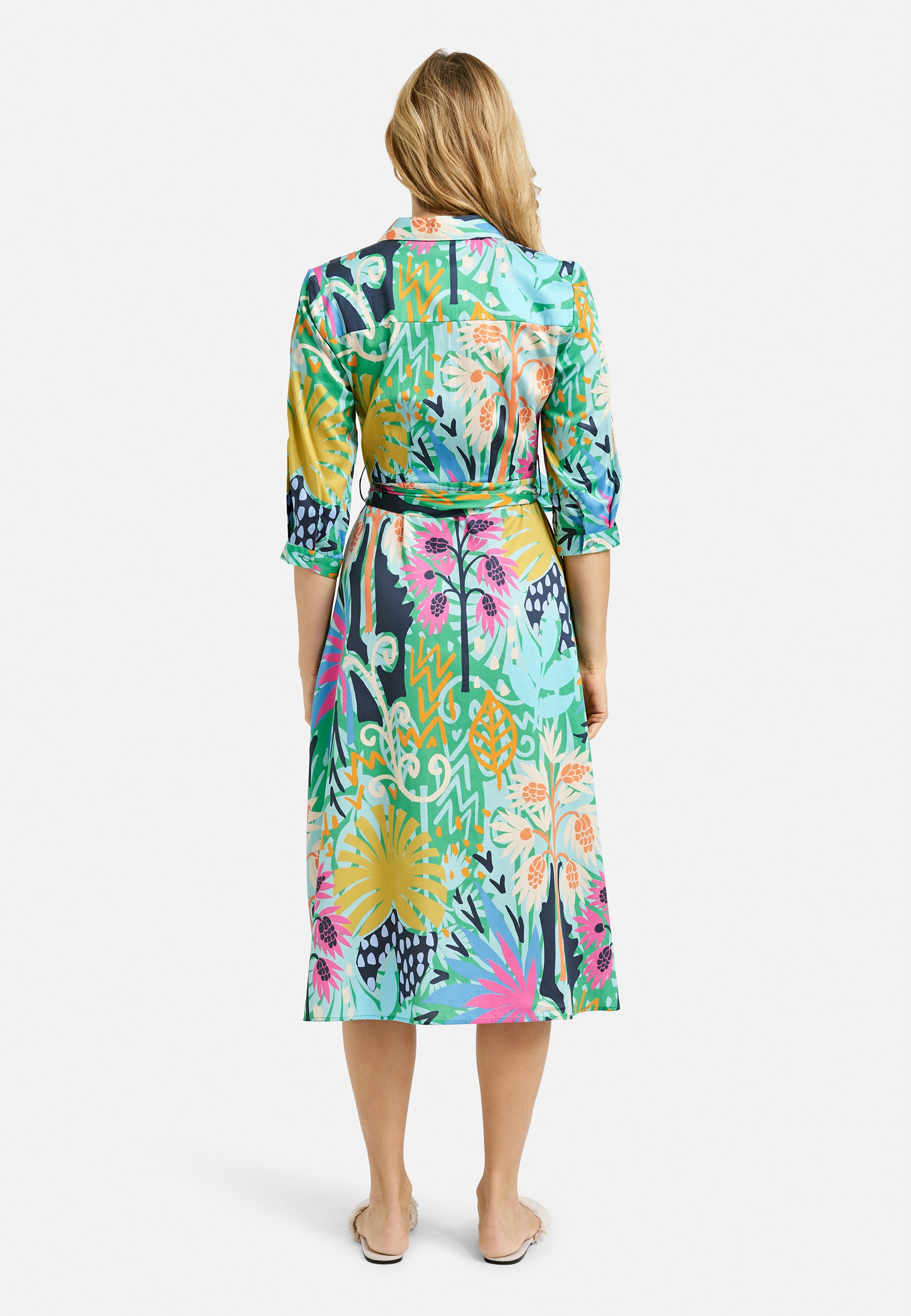 Dress with collar + placket, 3/4 sleeve w tum up + belt