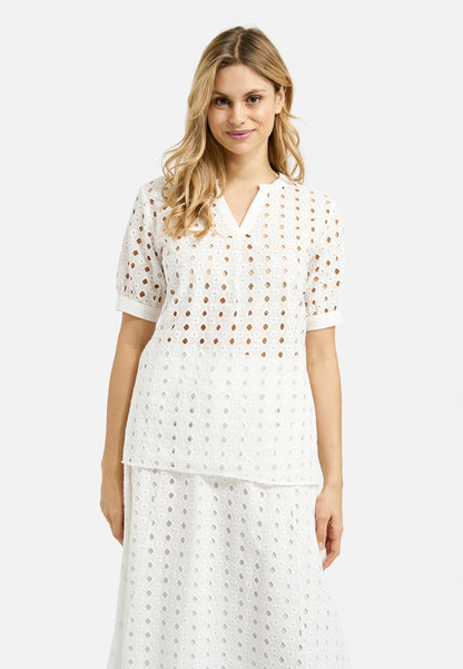 Blouse with v-neck and puffsleeves