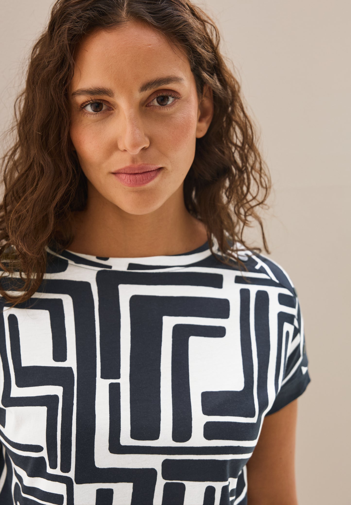 Print-Shirt mit Knopfdetail