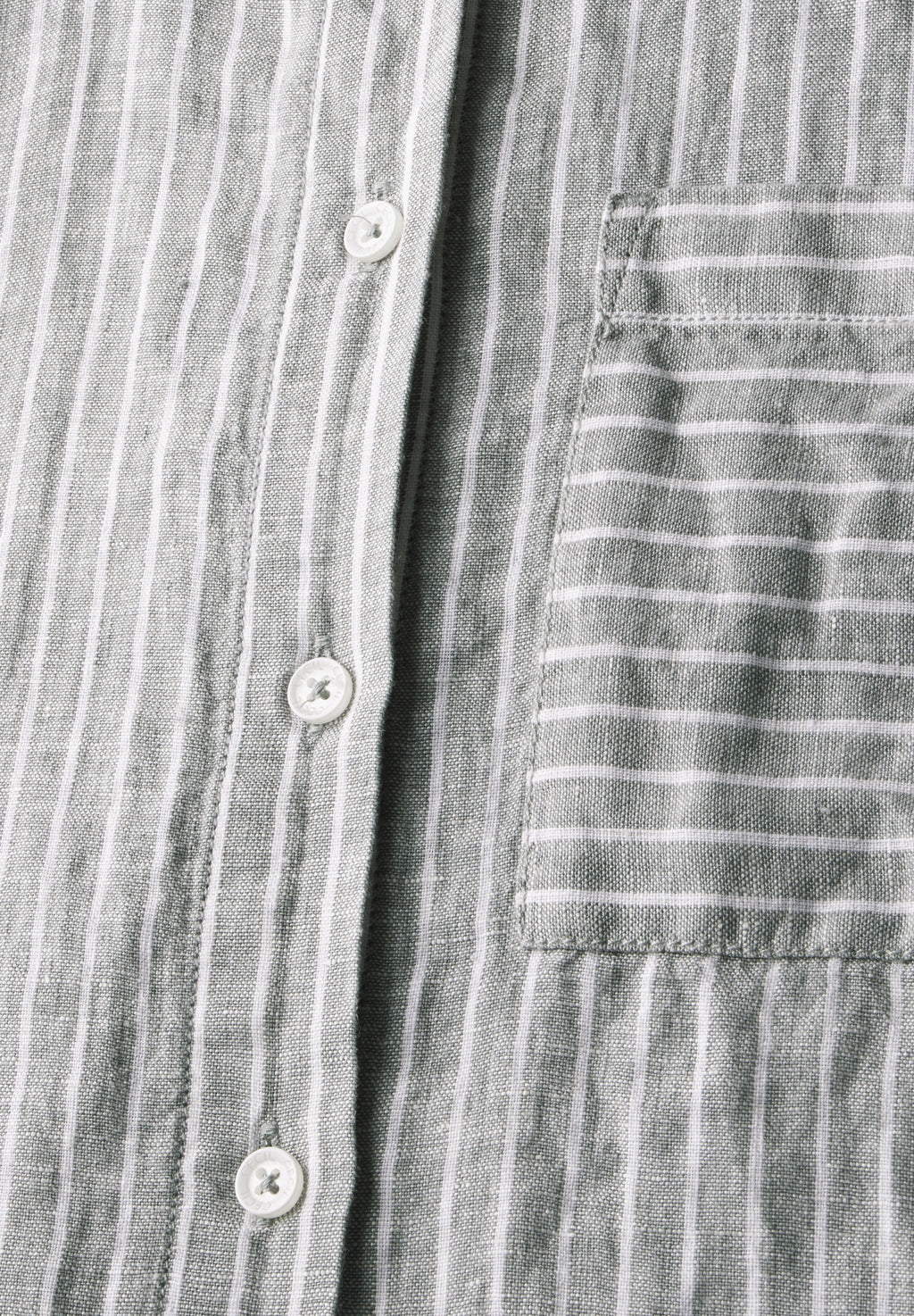 Gestreiftes Leinenkleid