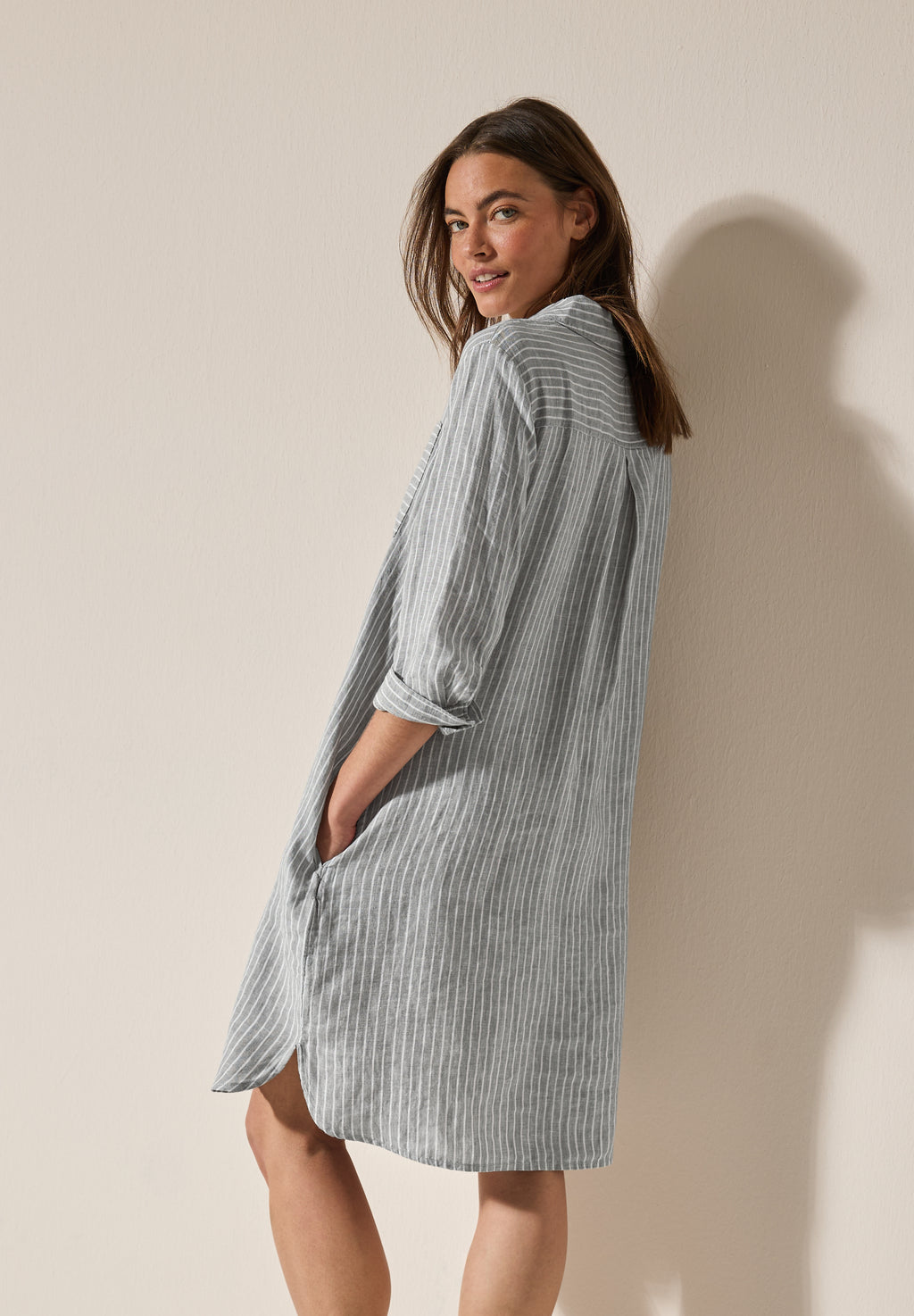 Gestreiftes Leinenkleid