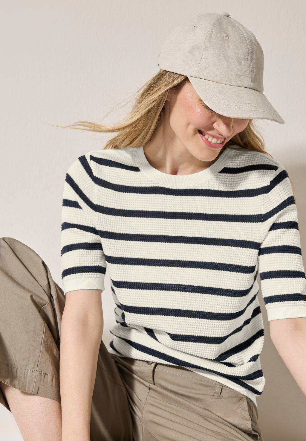 Gestreifter Strukturpullover