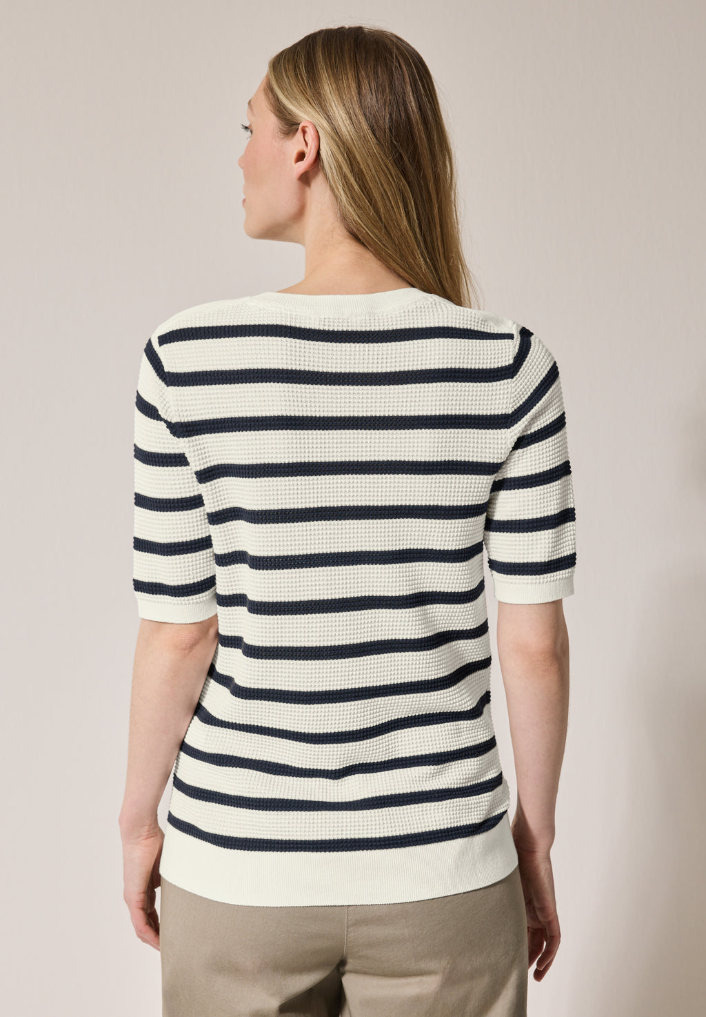 Gestreifter Strukturpullover