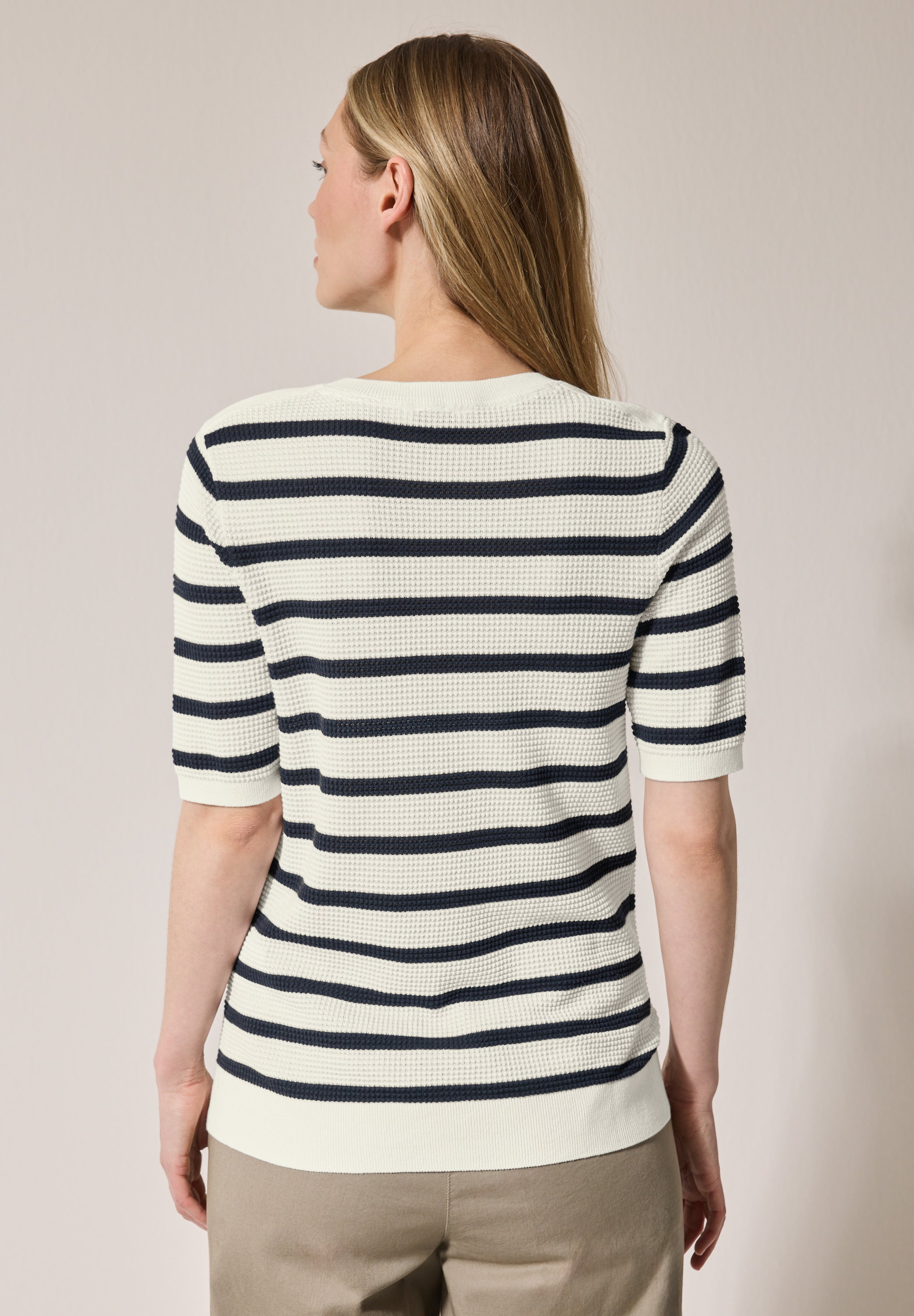 Gestreifter Strukturpullover