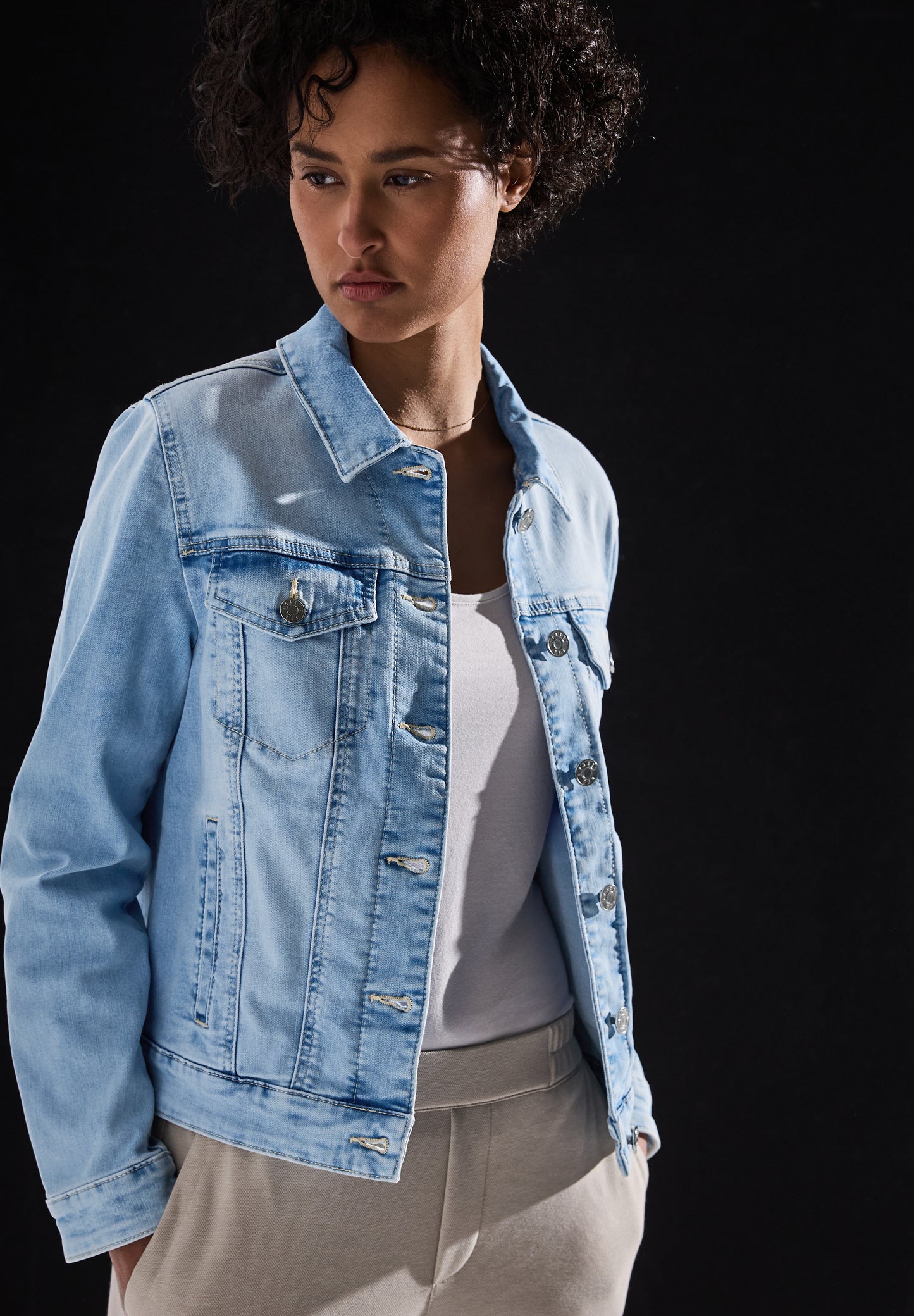 Jeansjacke im Bleached-Look