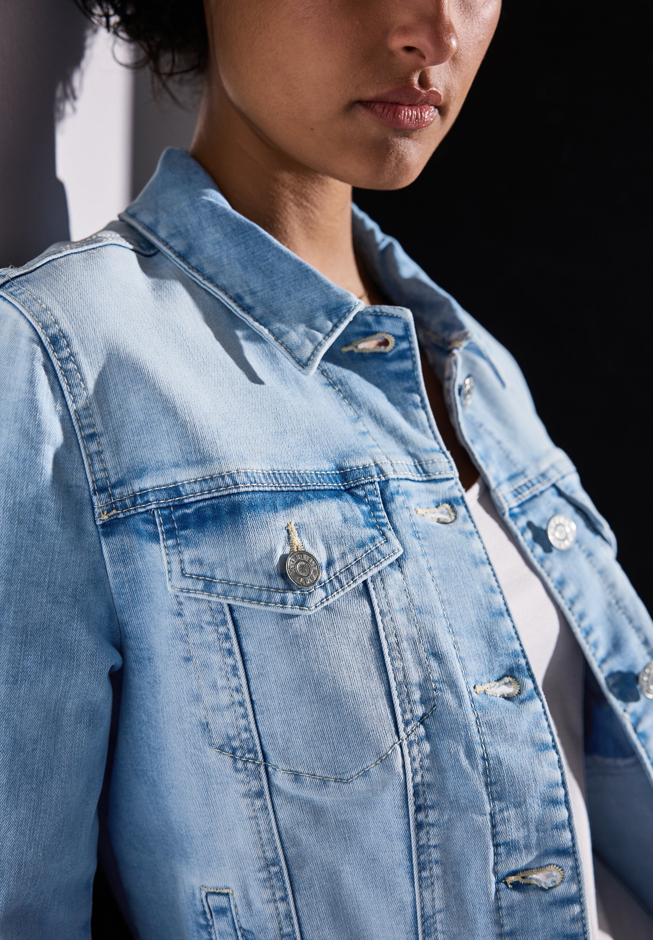 Jeansjacke im Bleached-Look