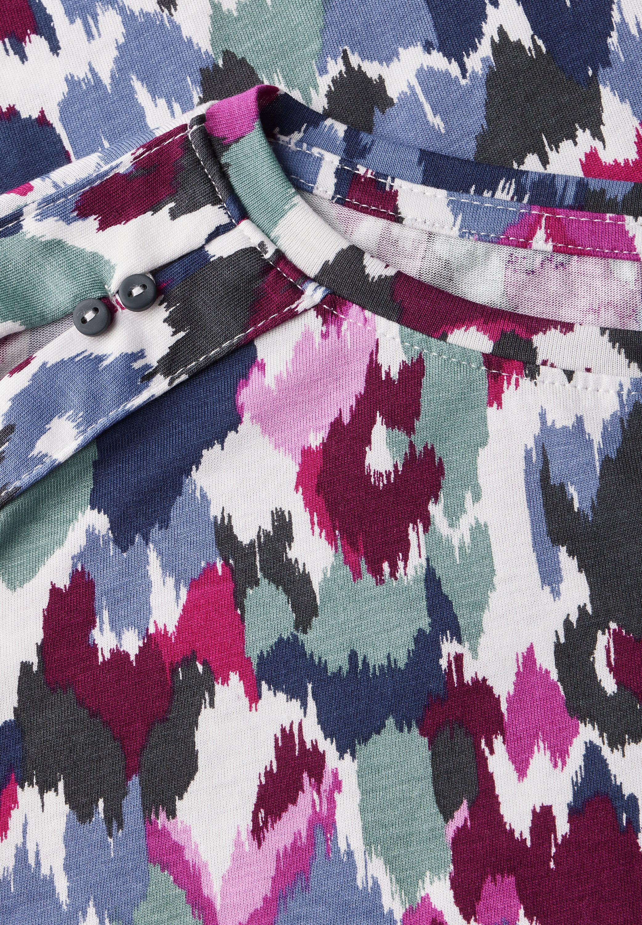 T-Shirt mit Knopfdetail