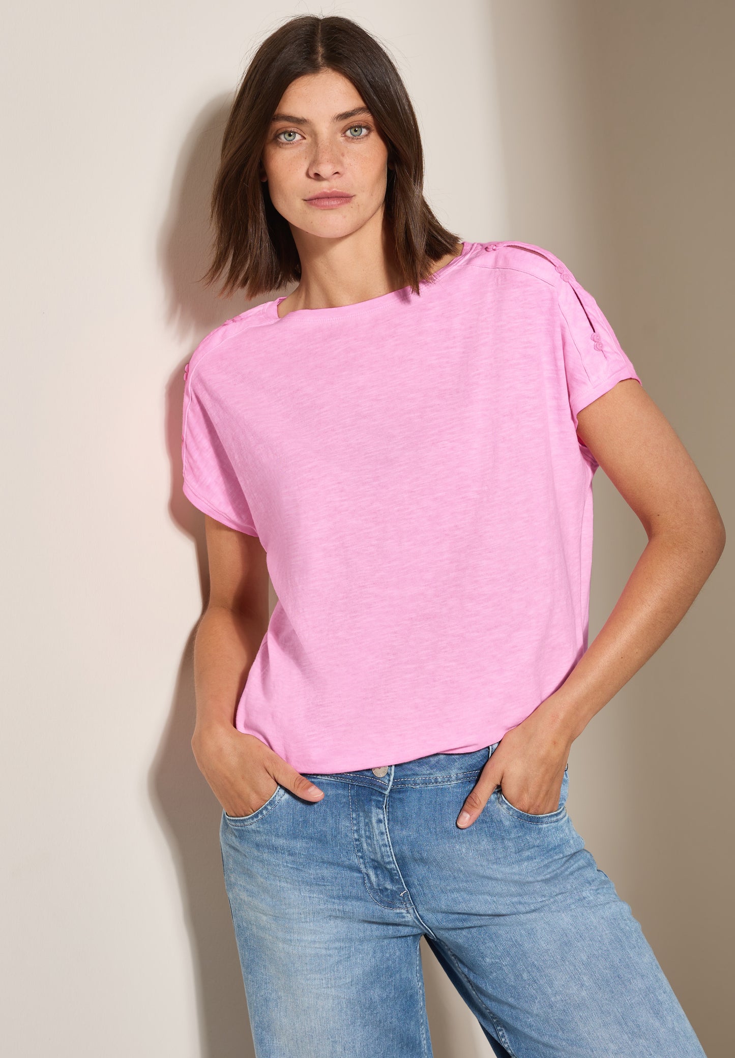 T-Shirt mit Knopfdetail