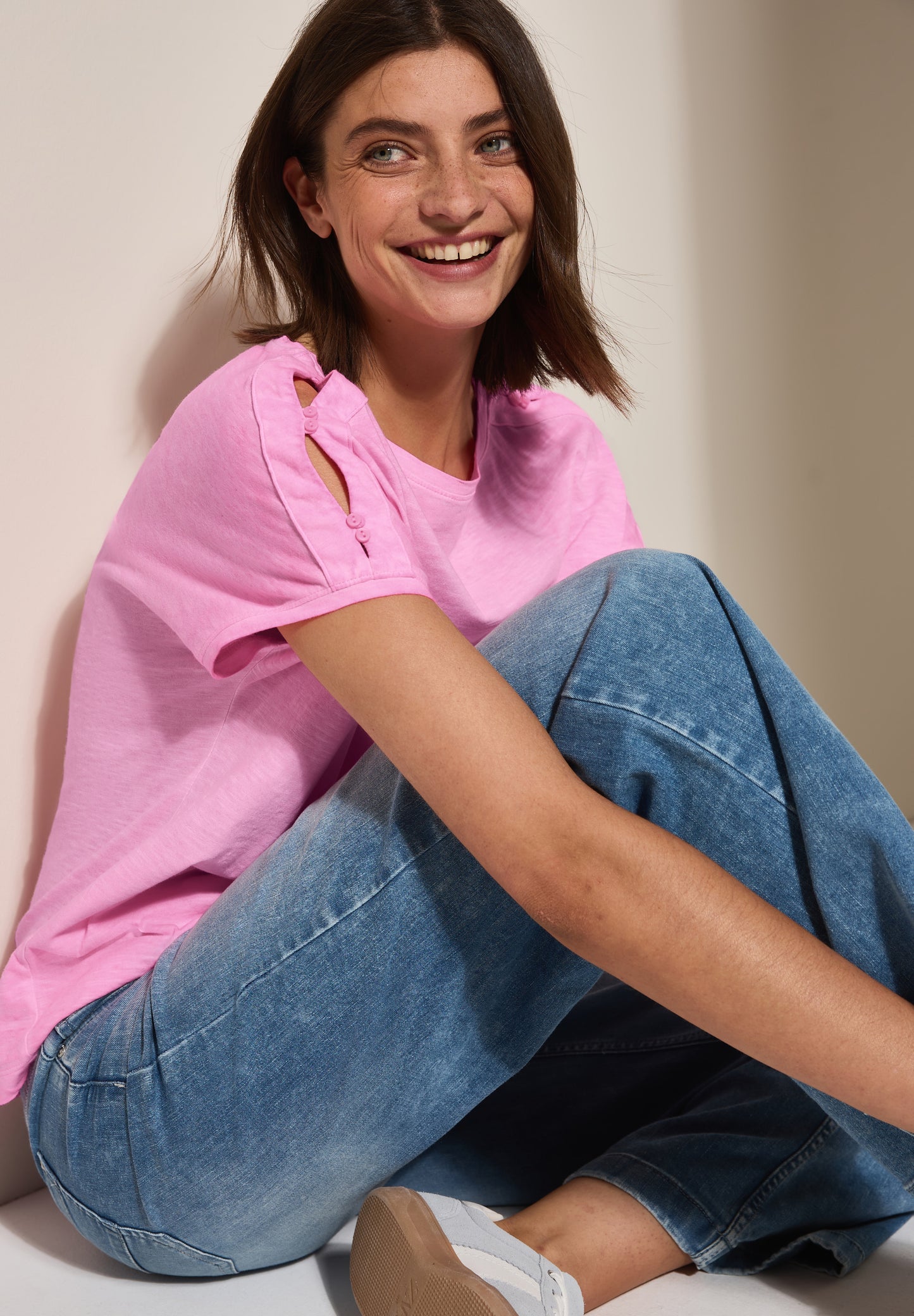 T-Shirt mit Knopfdetail