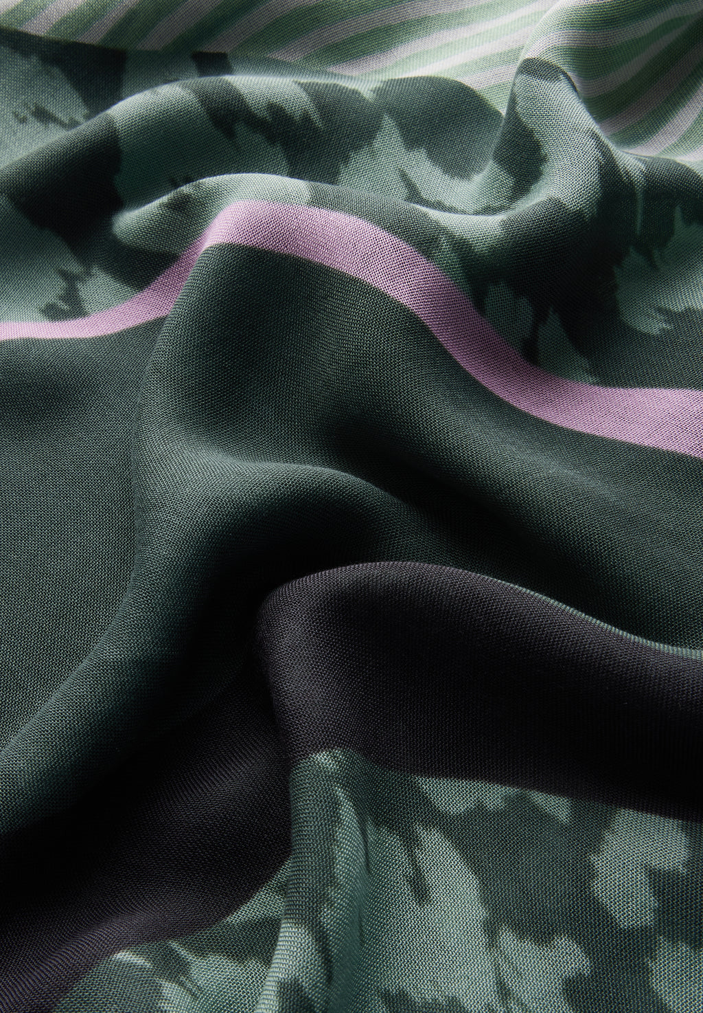 Gemusterter Loop-Schal