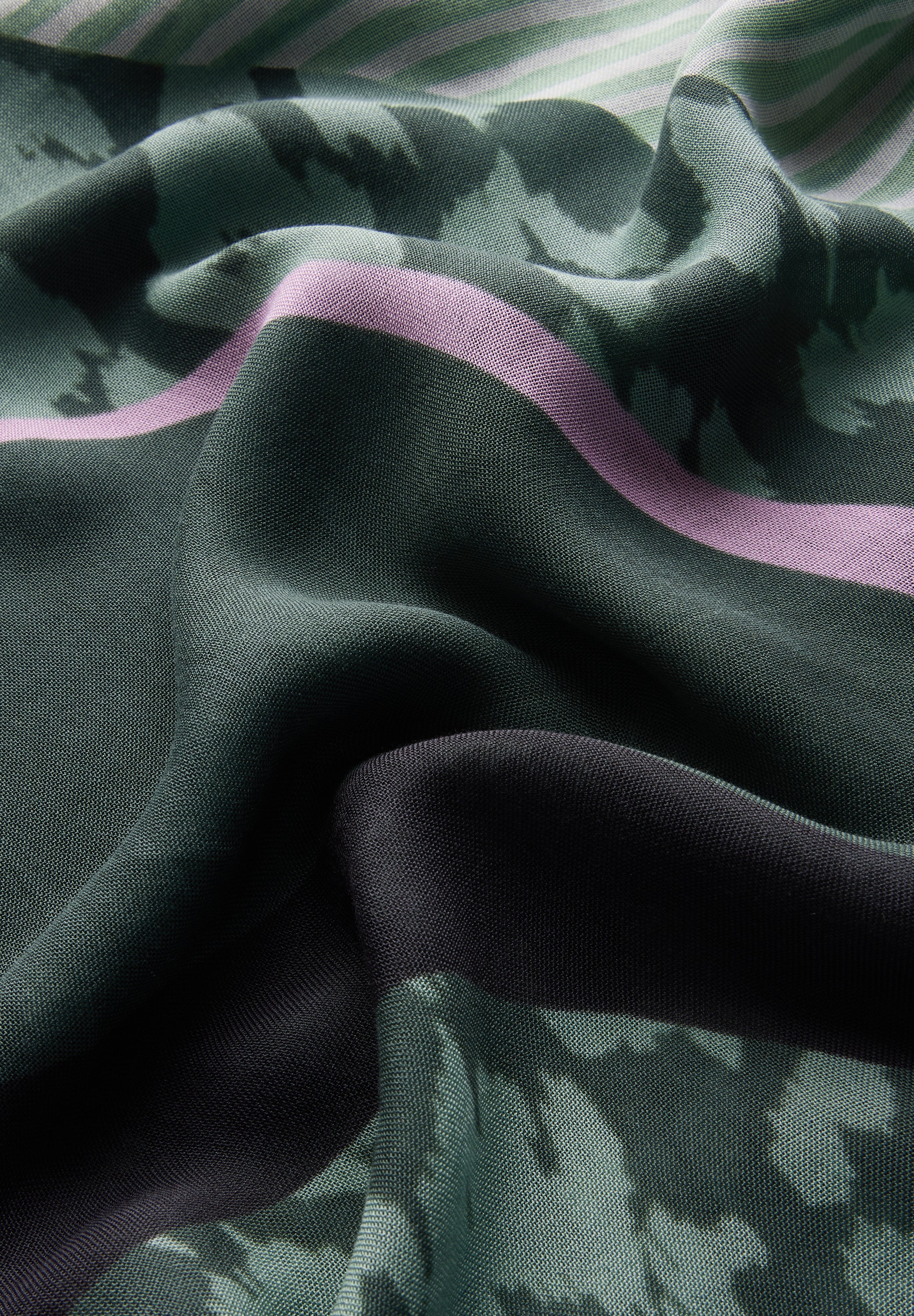 Gemusterter Loop-Schal