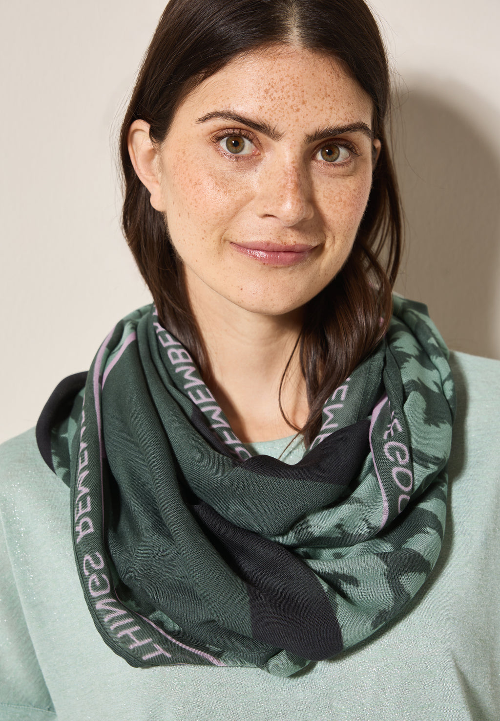 Gemusterter Loop-Schal