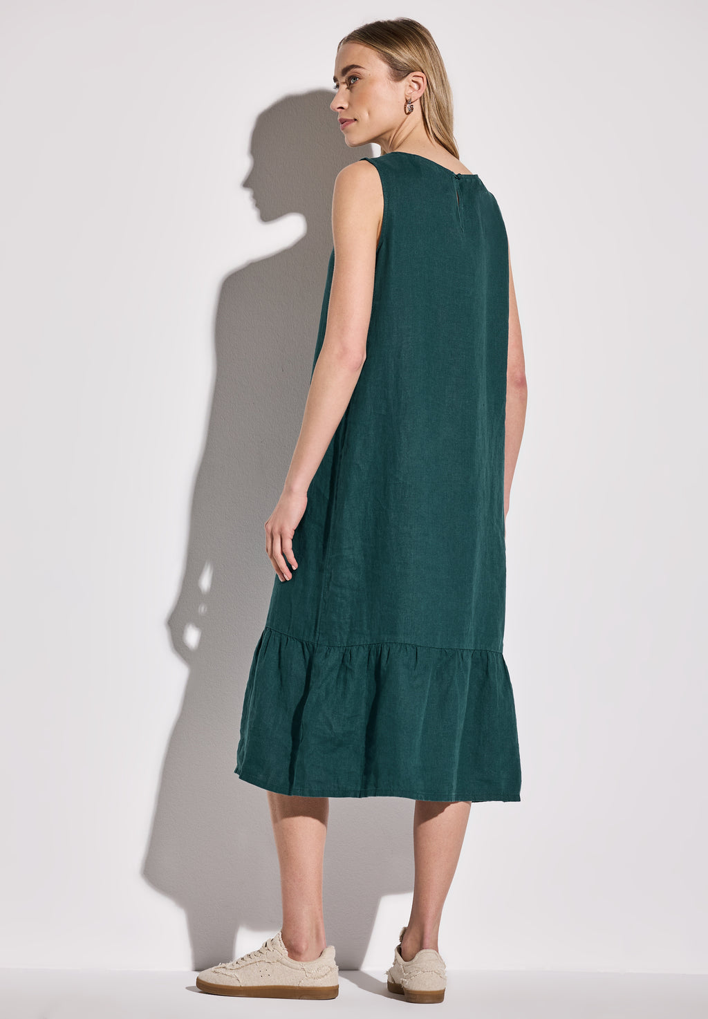 Volant-Kleid aus Leinen