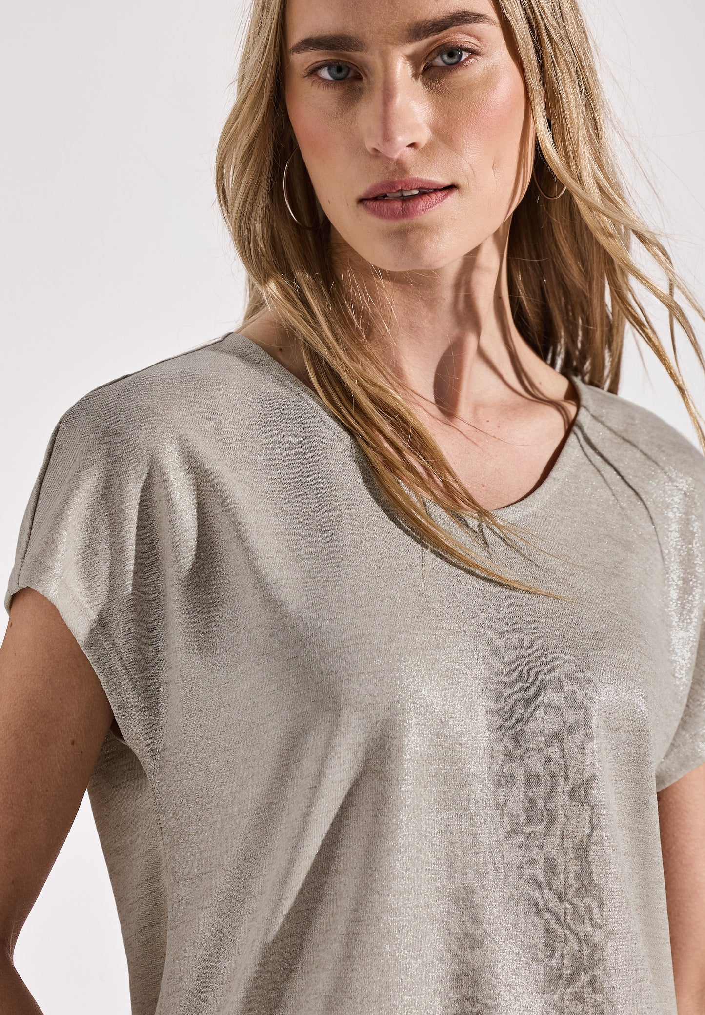 Schimmerndes V-Neck Shirt
