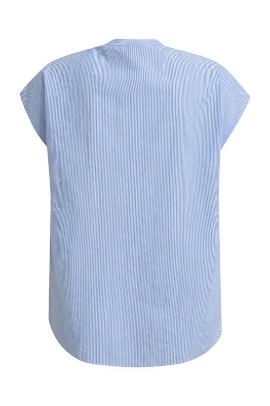 sleeveless blouse w gathering around neckpanel, slit in cf