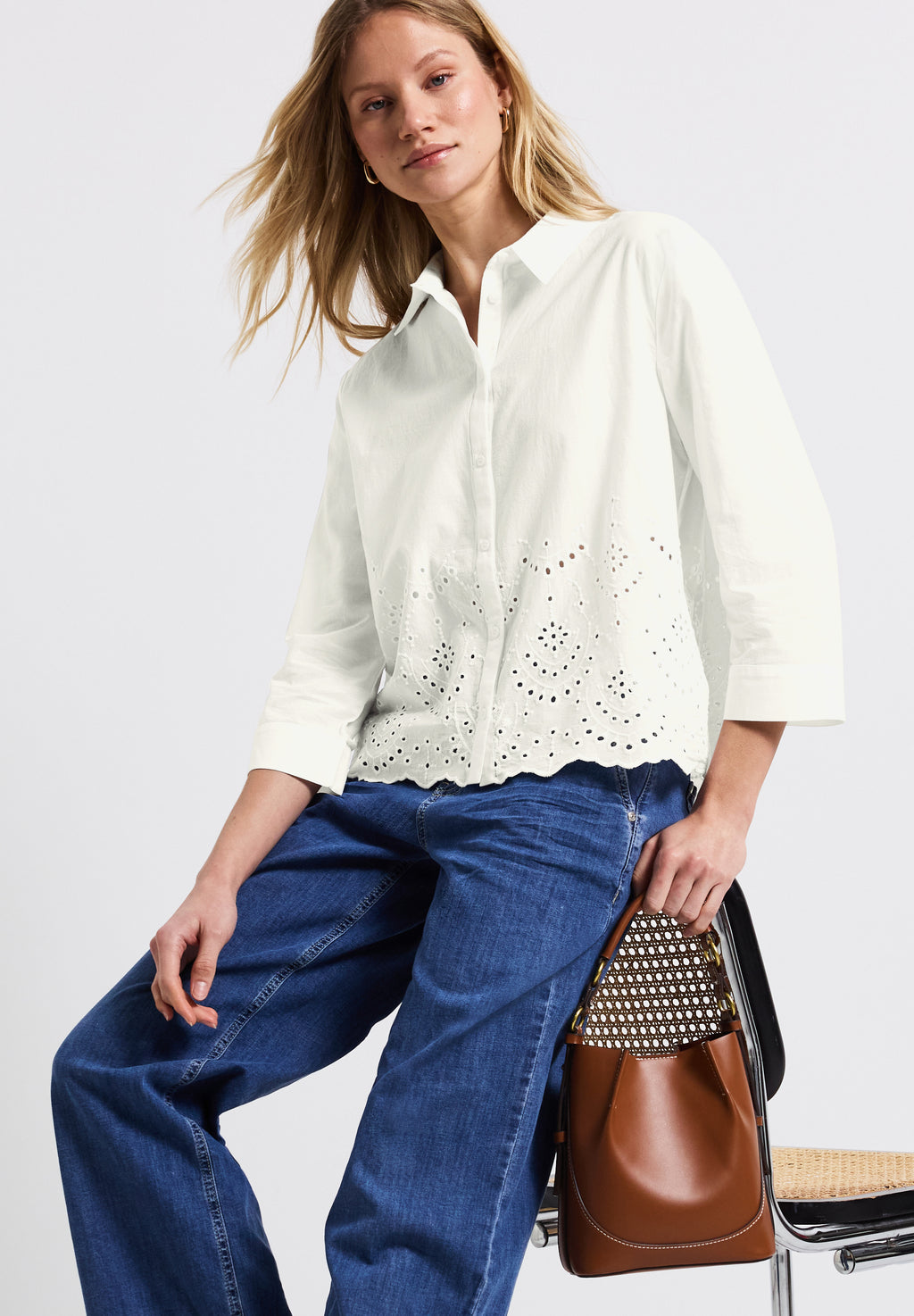 Hemdbluse mit Stickerei