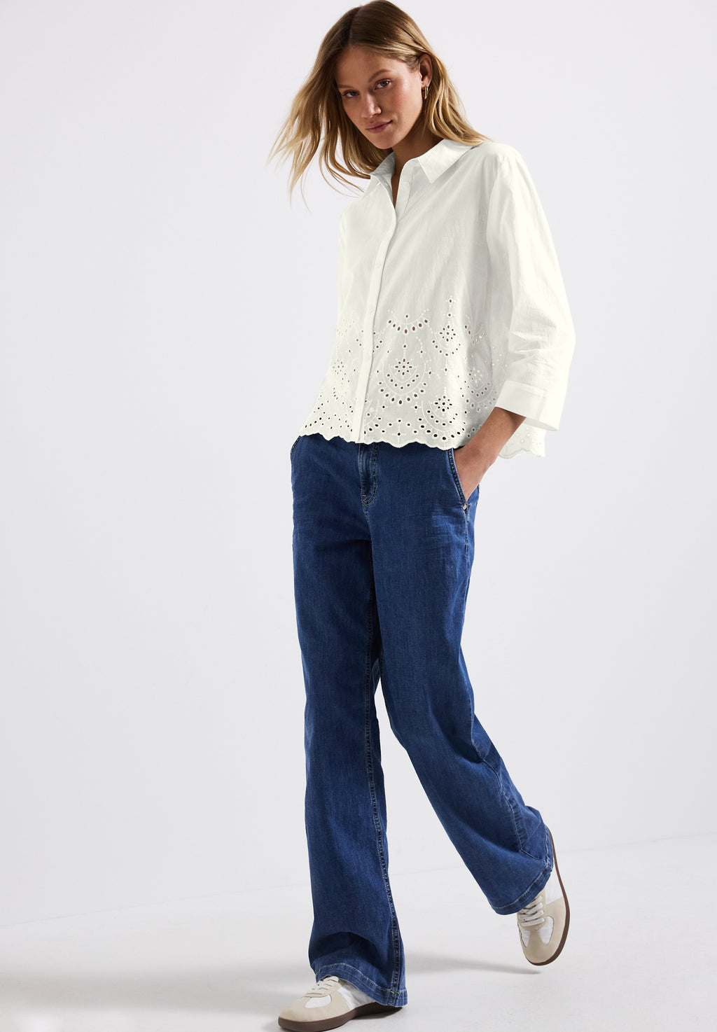 Hemdbluse mit Stickerei