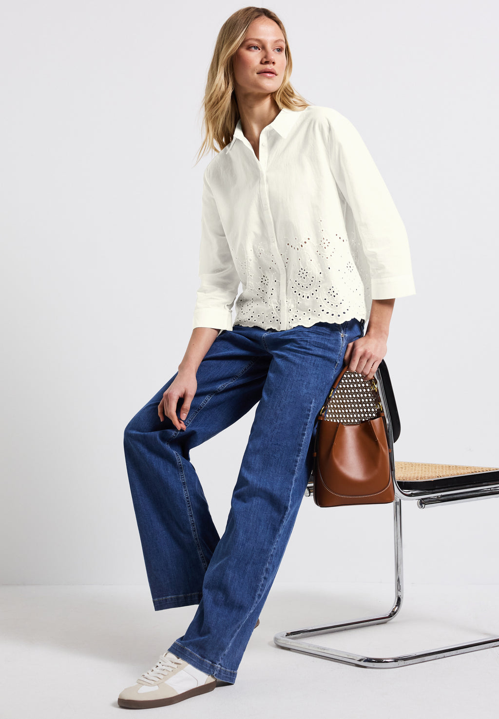 Hemdbluse mit Stickerei