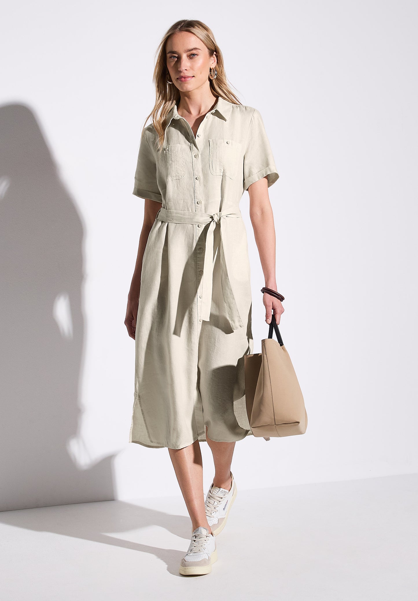 Kurzarmkleid mit Knopfleiste