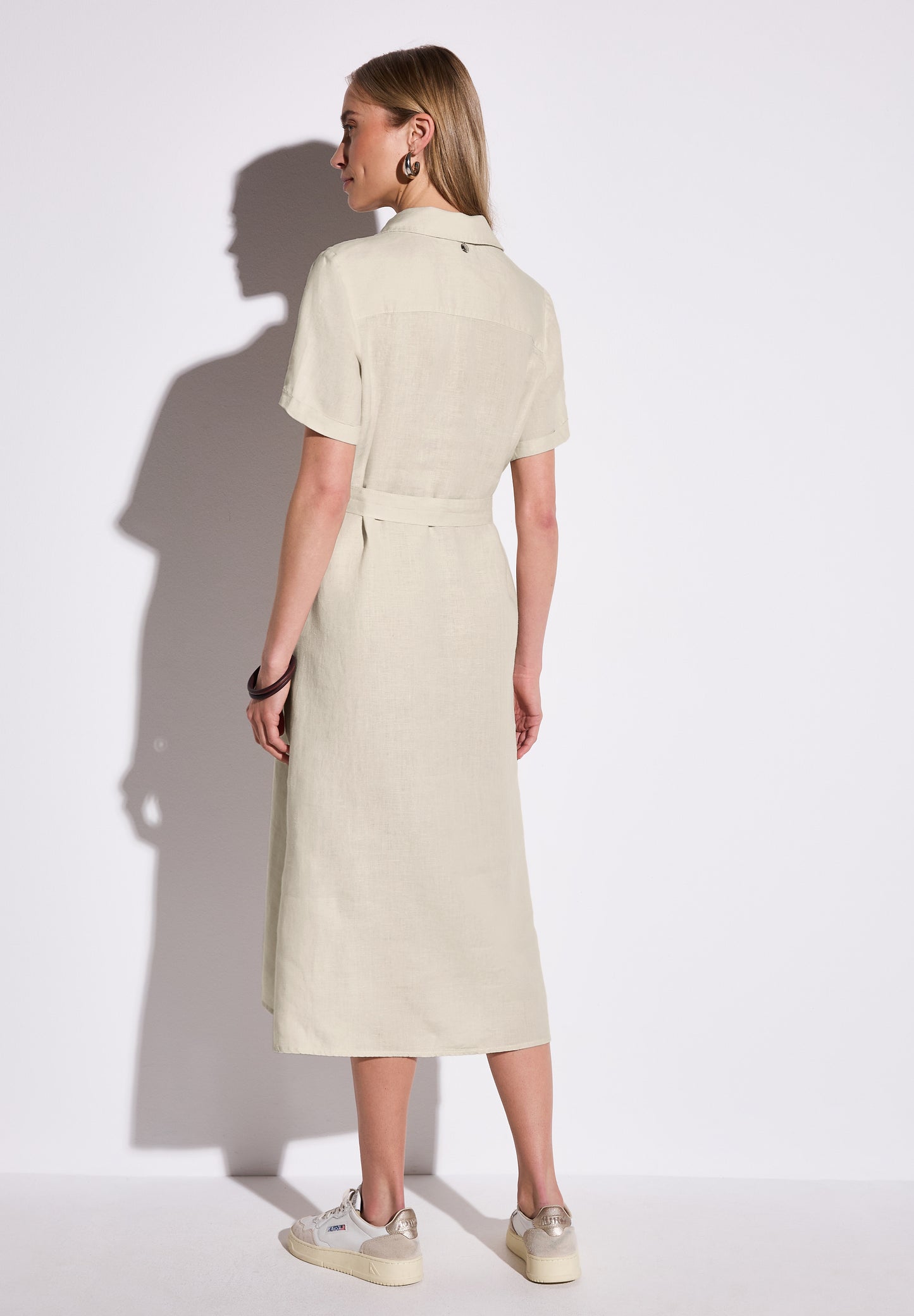 Kurzarmkleid mit Knopfleiste