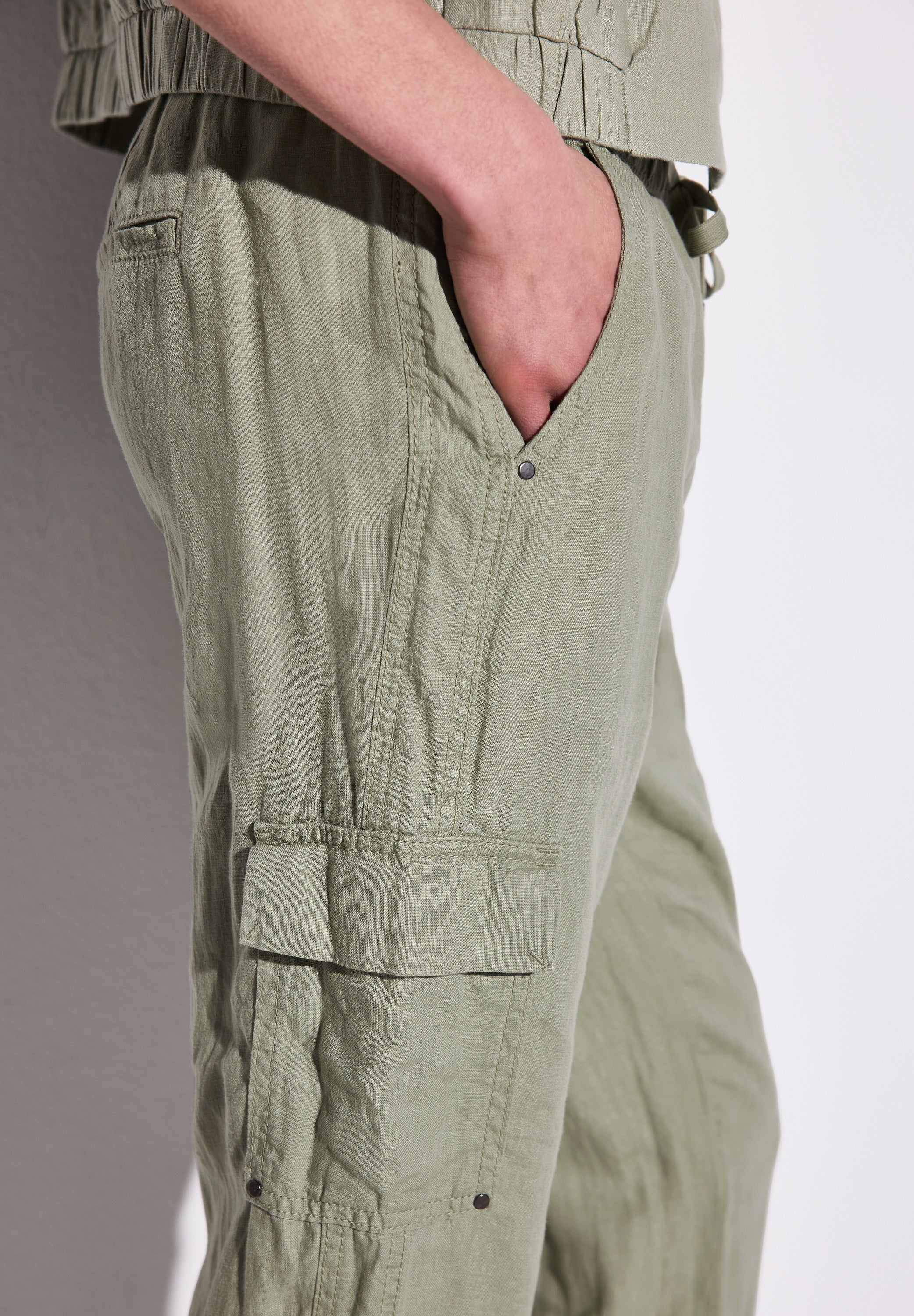 Leinenhose im Cargo-Look