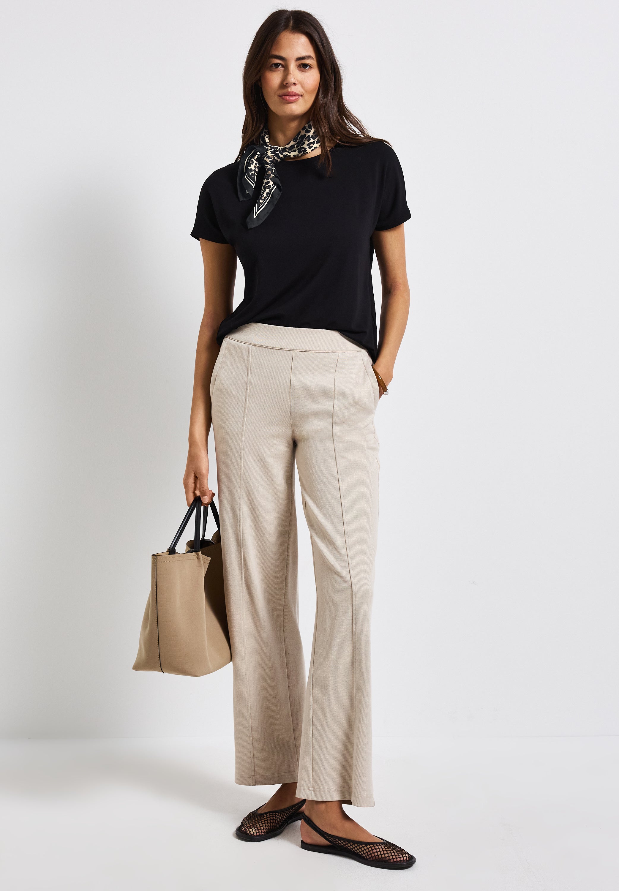 Satin Tuch mit Leo-Muster