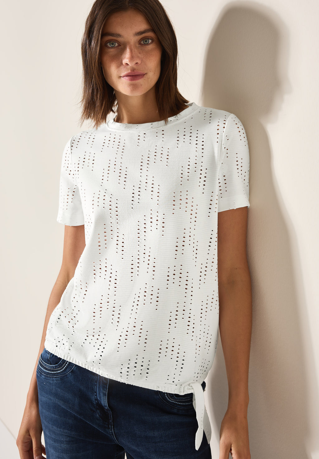 Strukturshirt mit Lochmuster