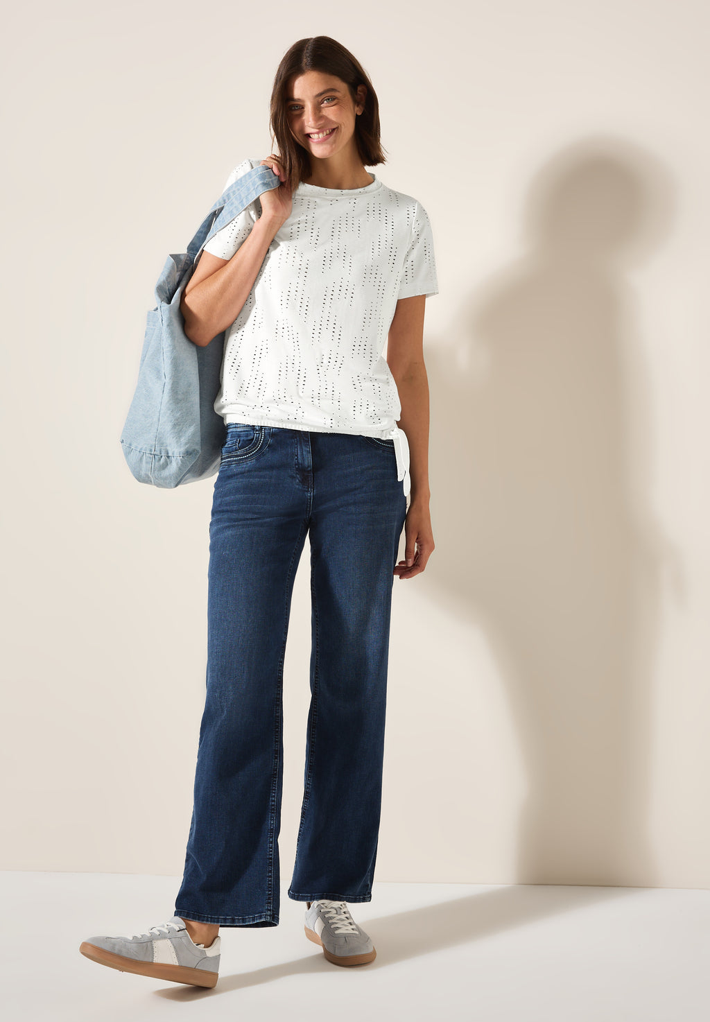 Strukturshirt mit Lochmuster