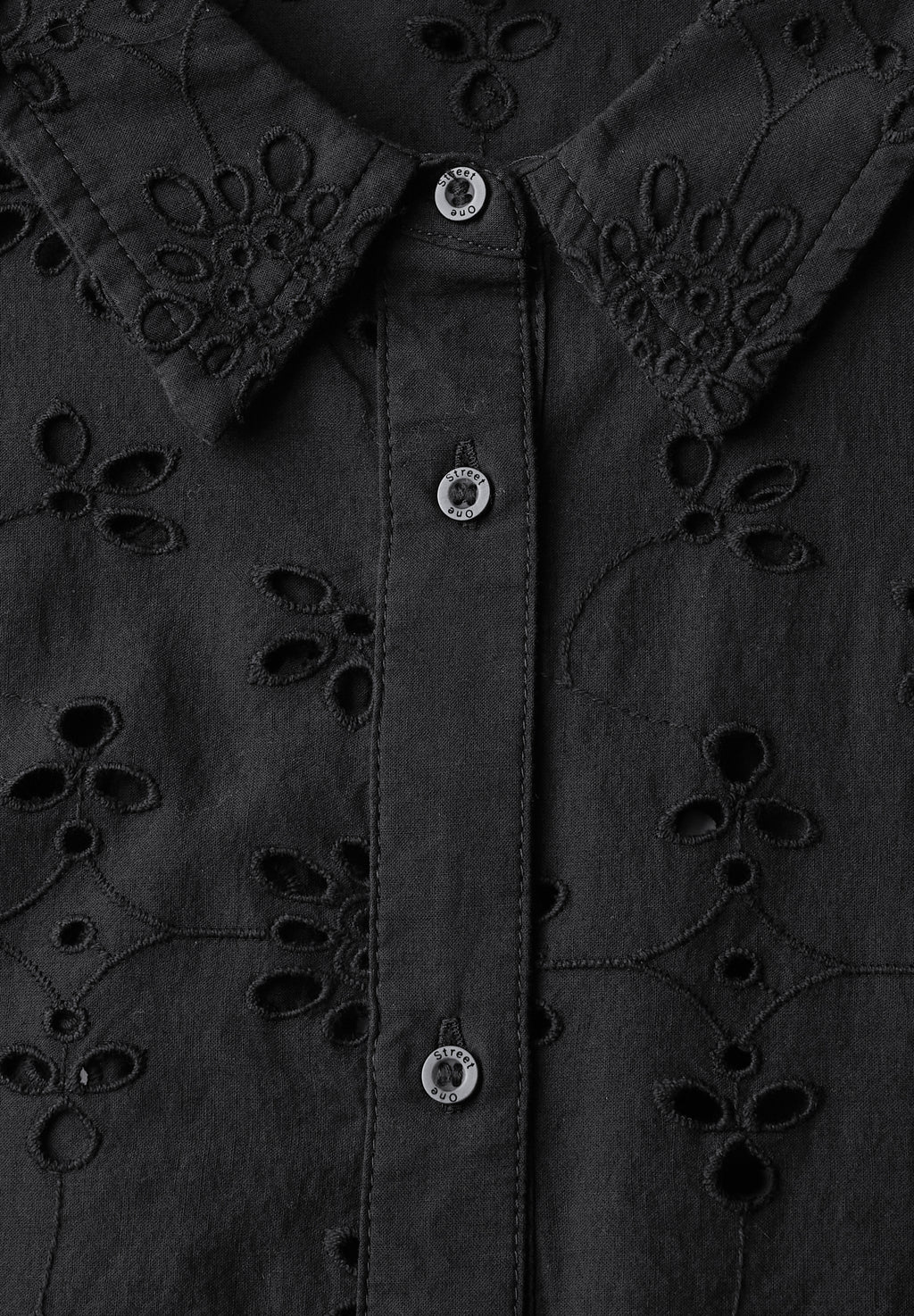 Hemdbluse mit Lochstickerei