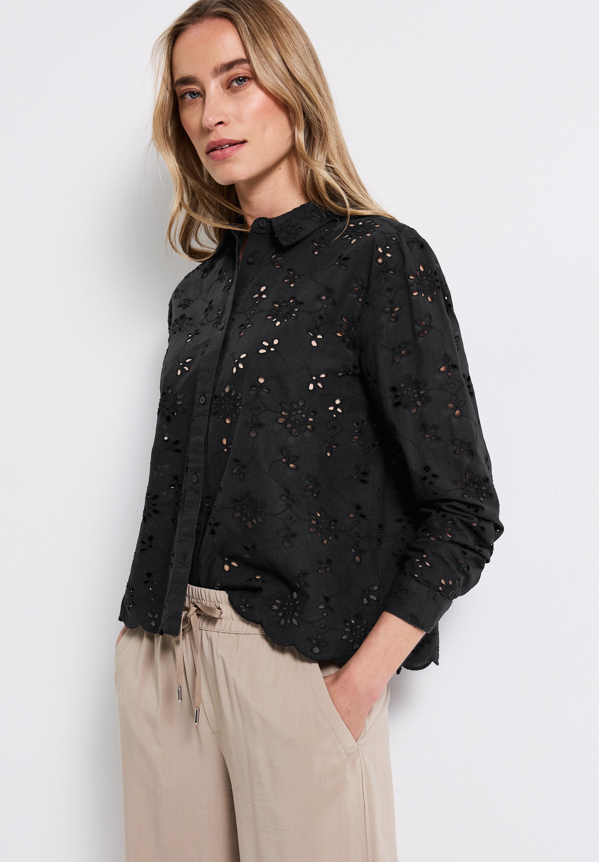Hemdbluse mit Lochstickerei