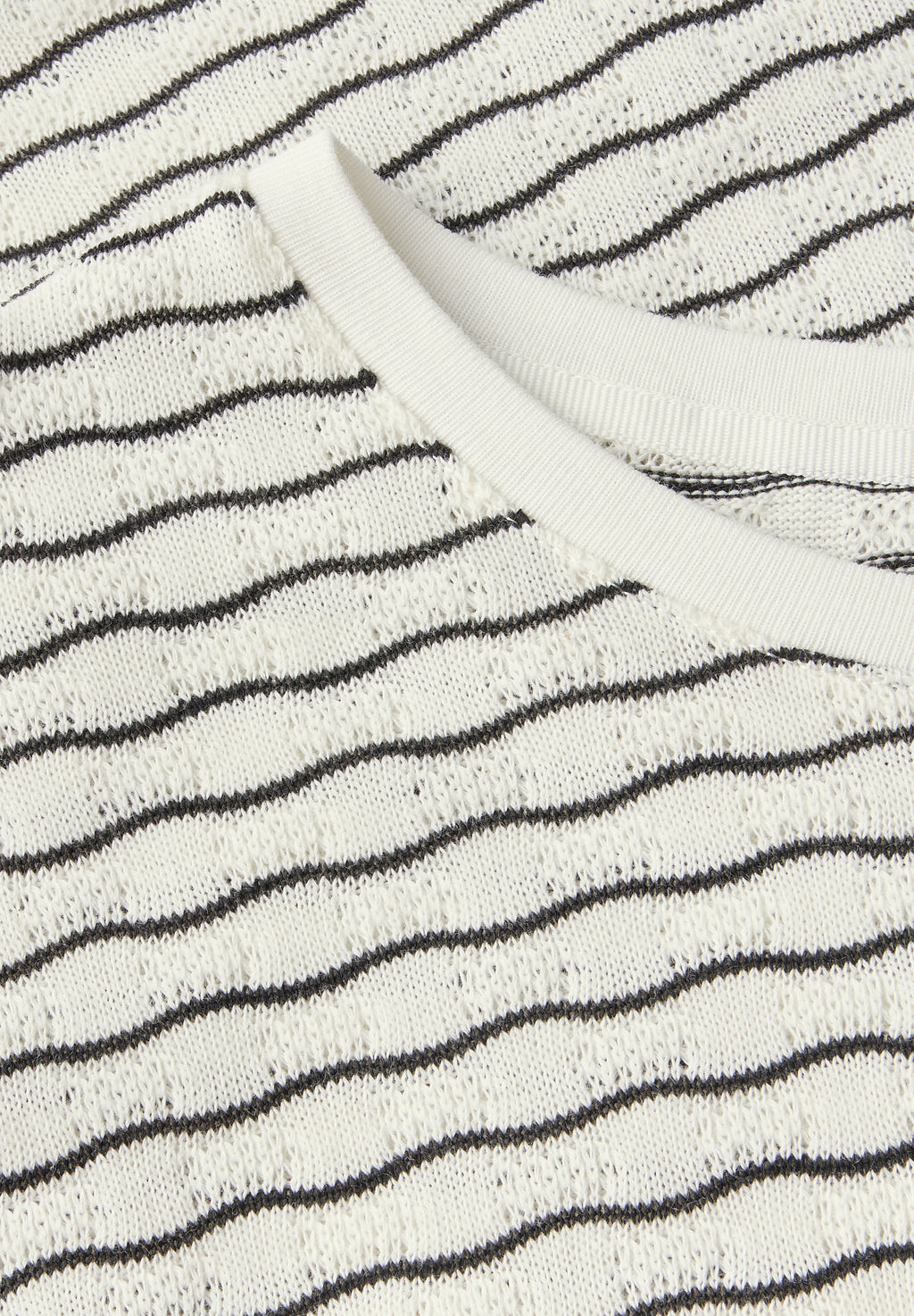 Shirt mit welligen Streifen