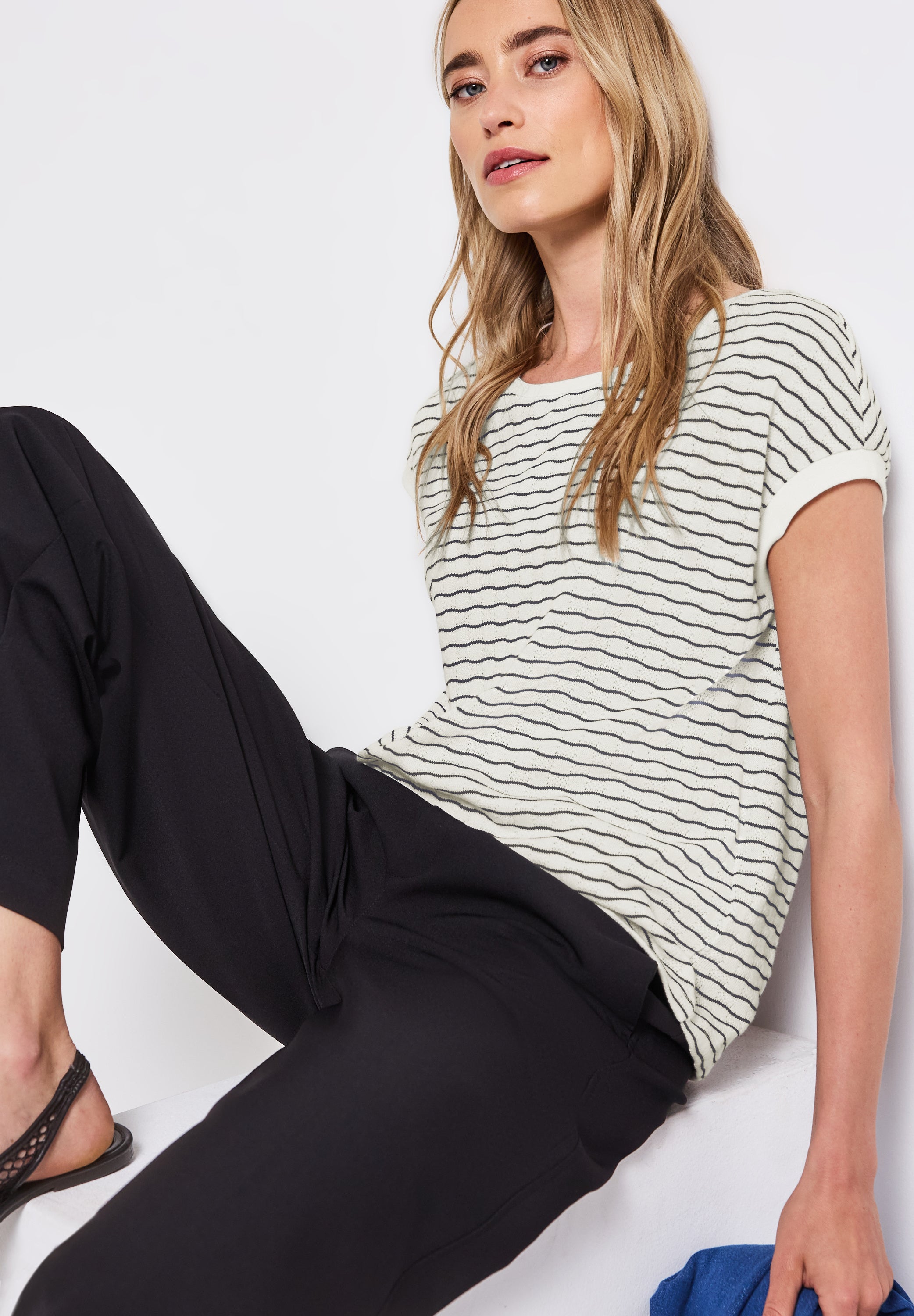 Shirt mit welligen Streifen