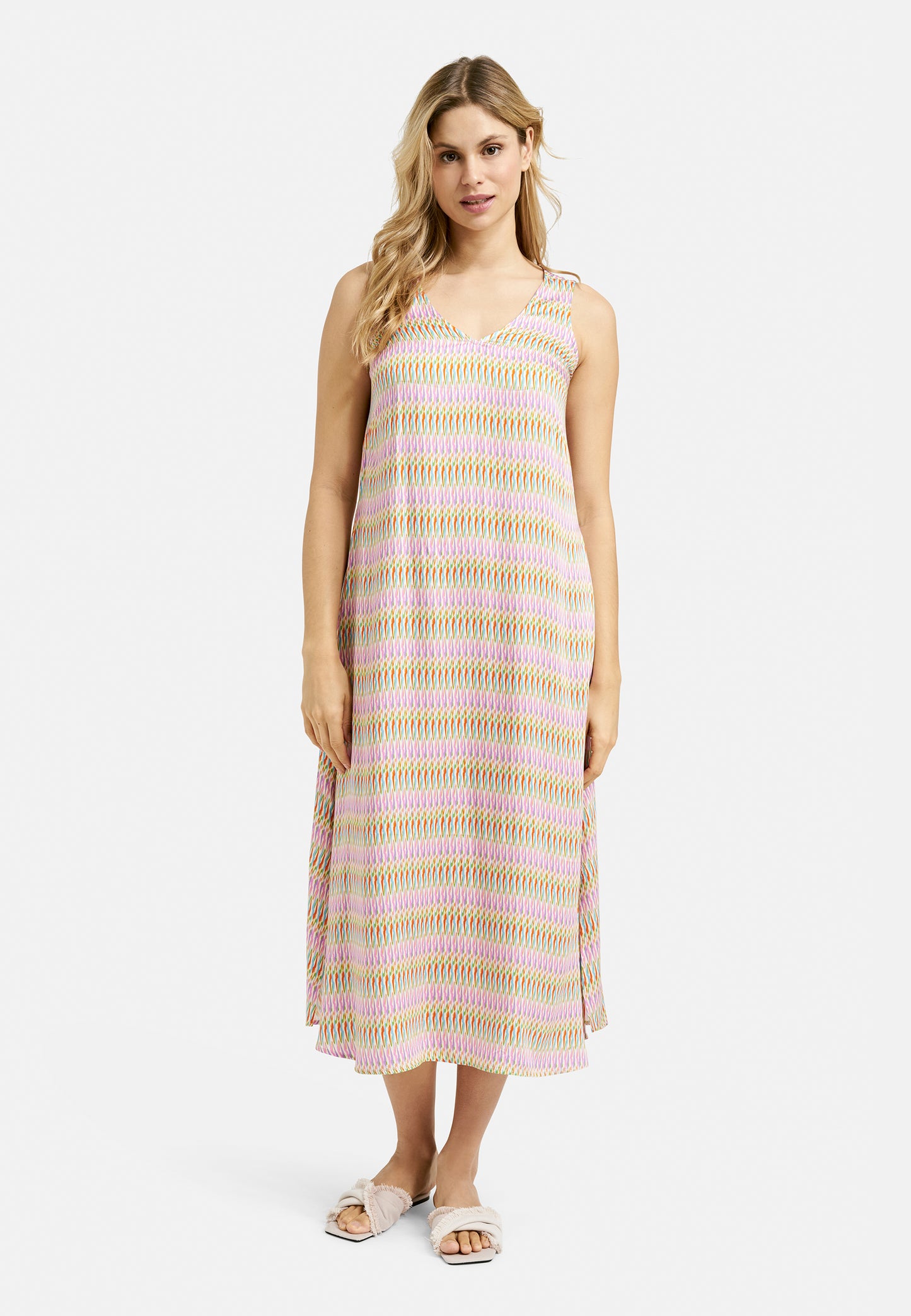 Sleeveless dress with v-neck
