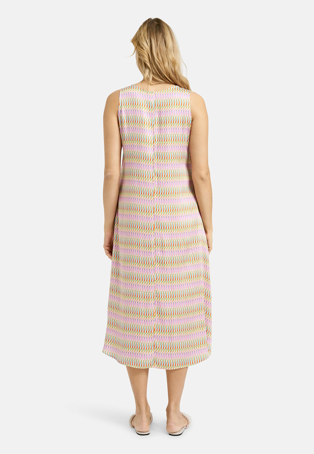 Sleeveless dress with v-neck