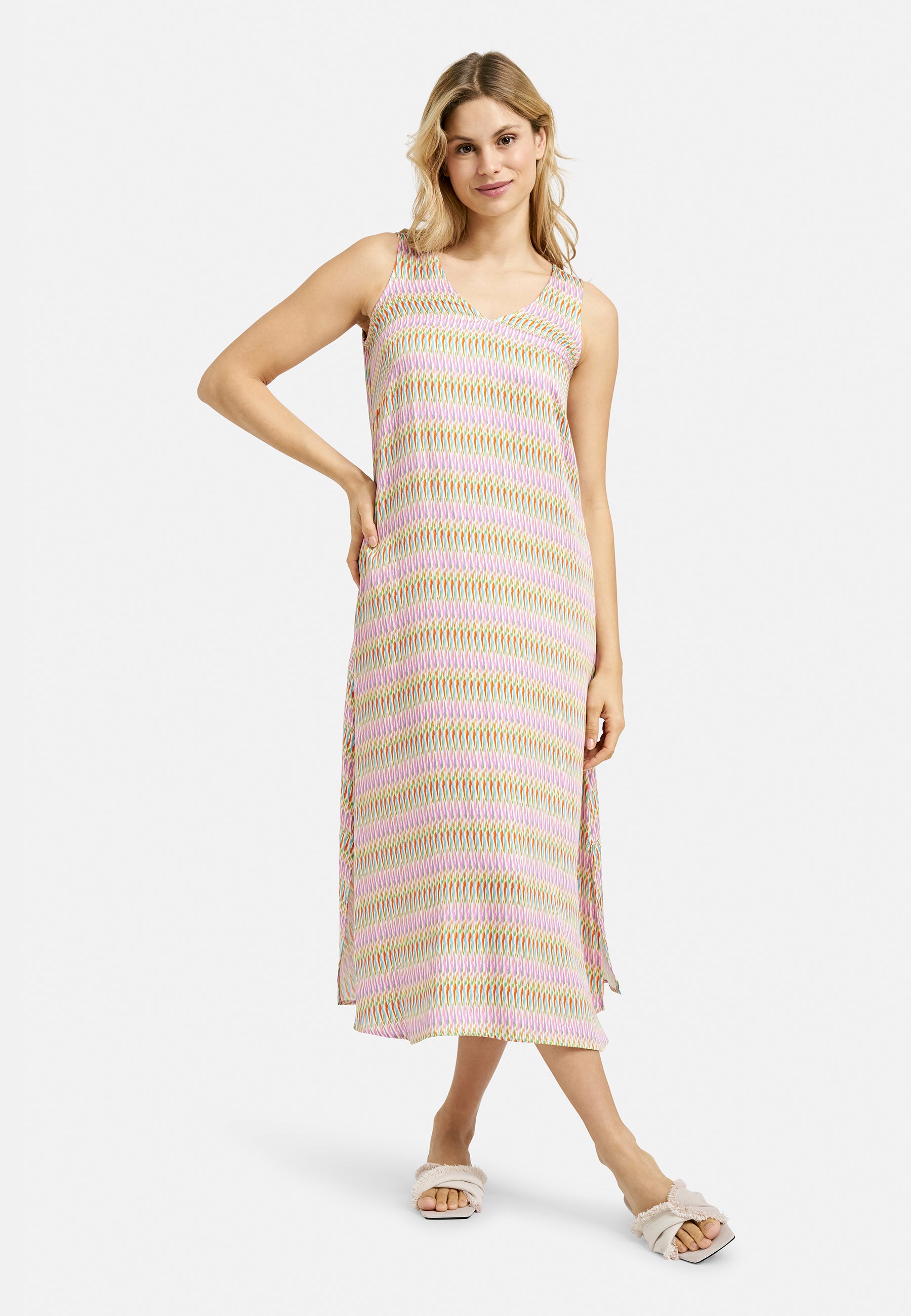 Sleeveless dress with v-neck