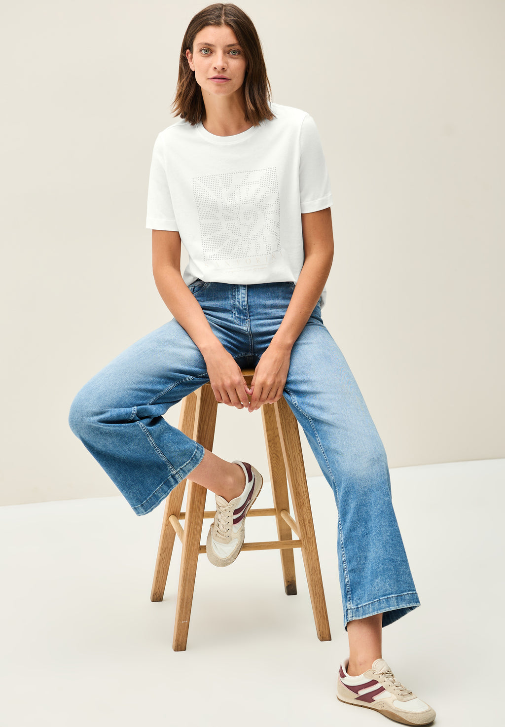 Shirt mit Schmucksteinen