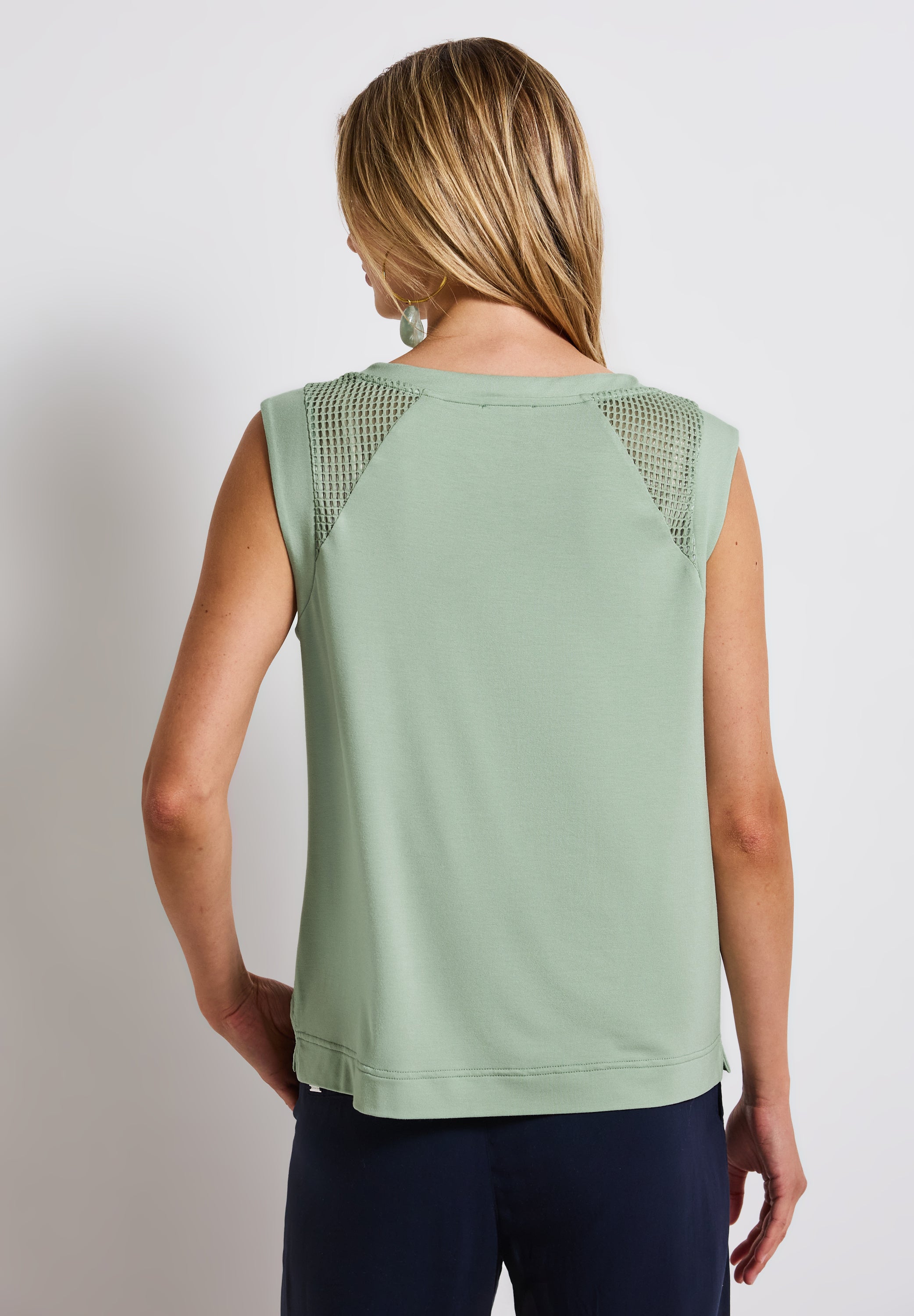 Top mit Mesh-Details