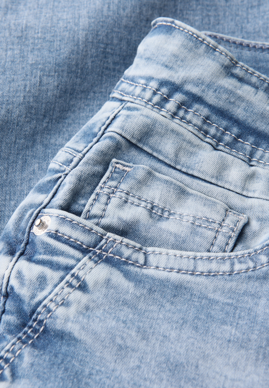 Jeans mit Turn-Up Detail