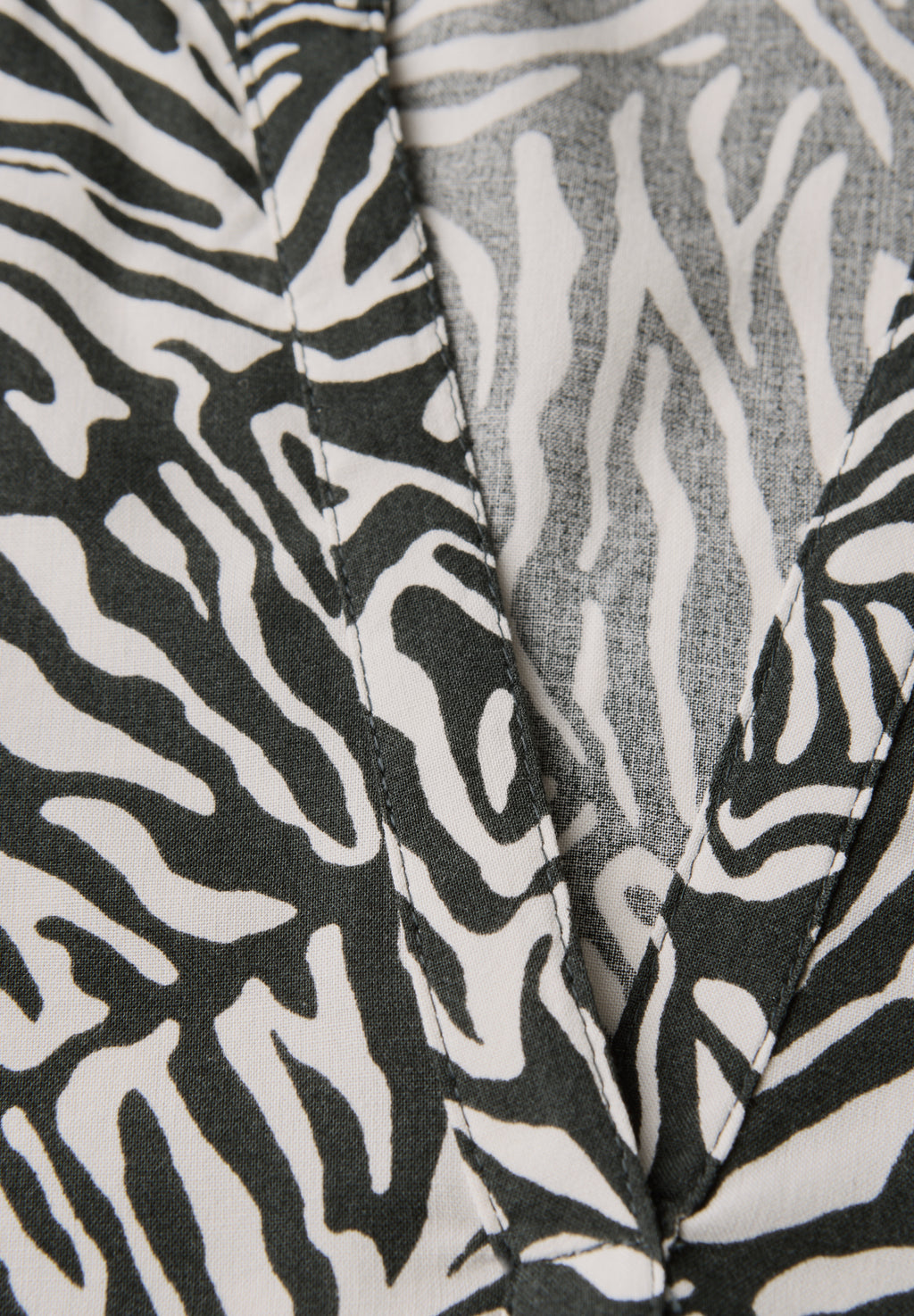 Bluse mit Minimal Print