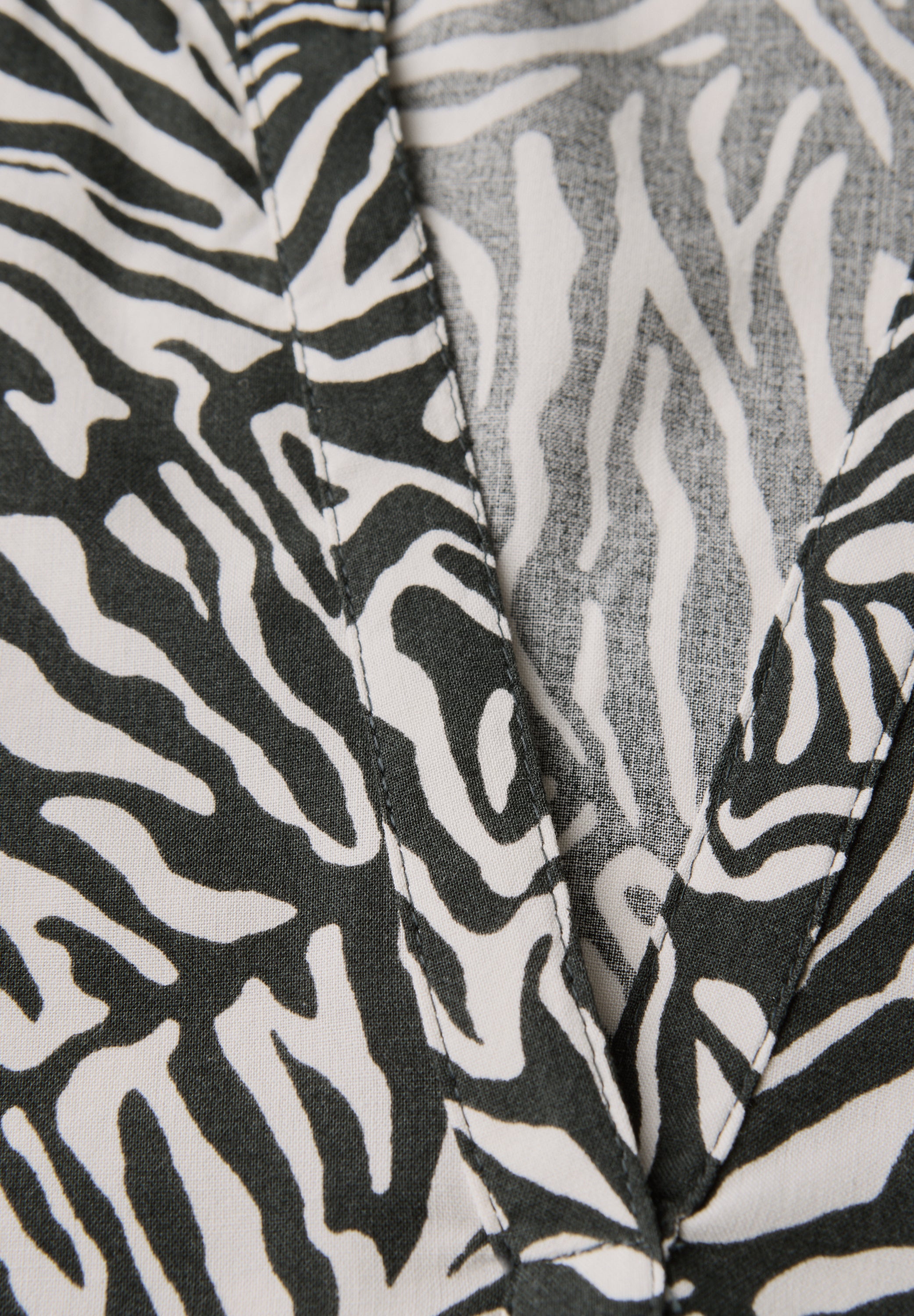 Bluse mit Minimal Print