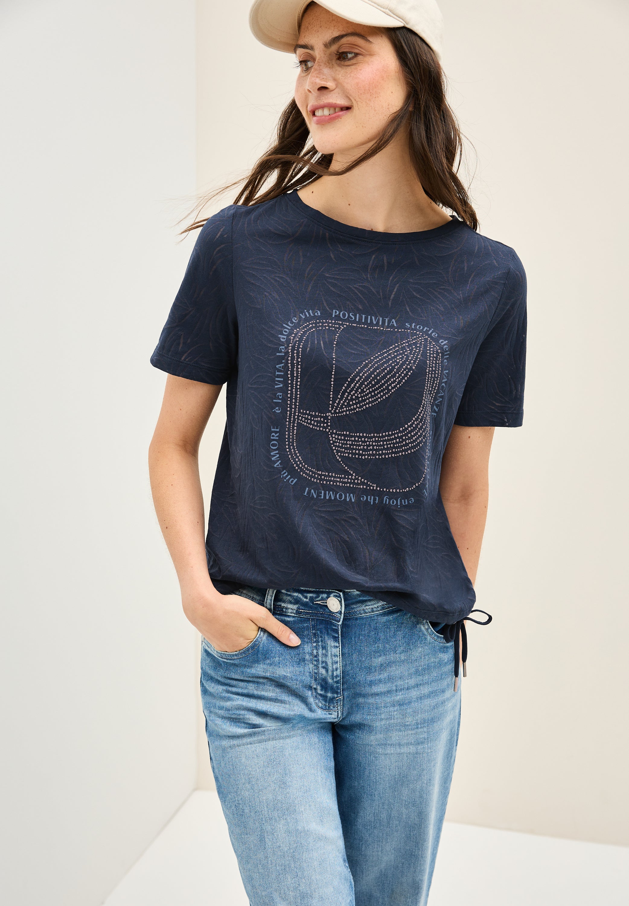 T-Shirt mit Schmucksteinen